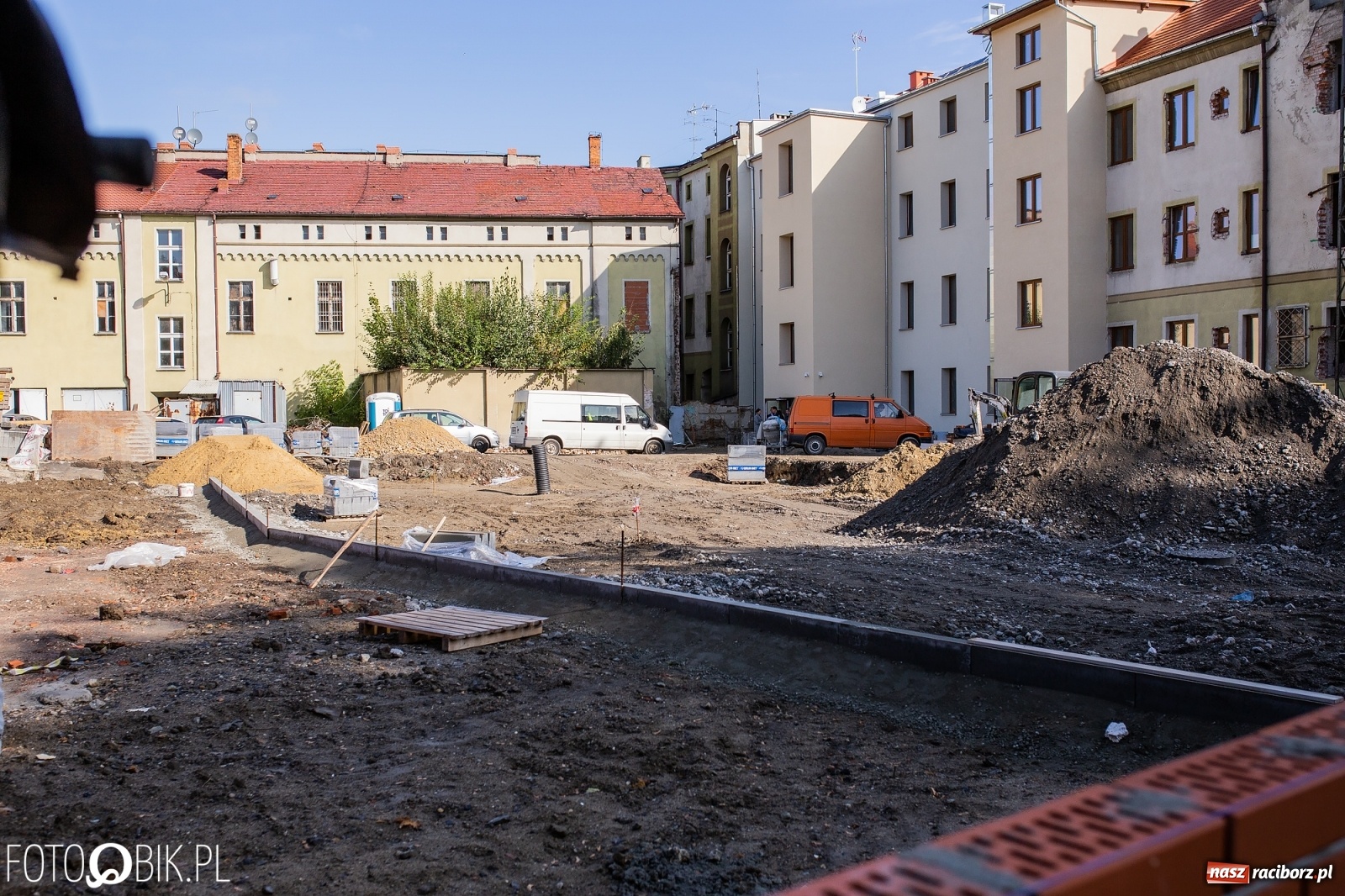 Zdjęcie w galerii na portalu naszraciborz.pl: Mieszkania wspomagane w miejsce komendy. Roboty na finiszu [FOTO i WIDEO] wiadomości z regionu