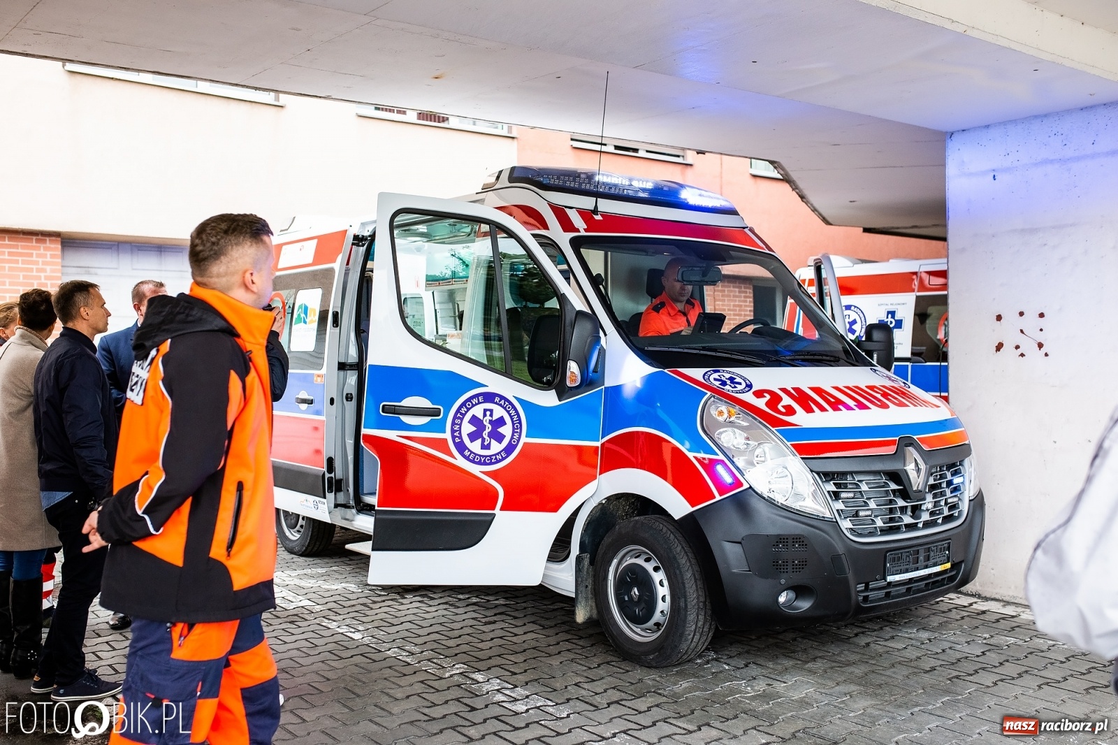 Zdjęcie w galerii na portalu naszraciborz.pl: Raciborskie pogotowie ma nowy ambulans [FOTO i WIDEO] wiadomości z regionu