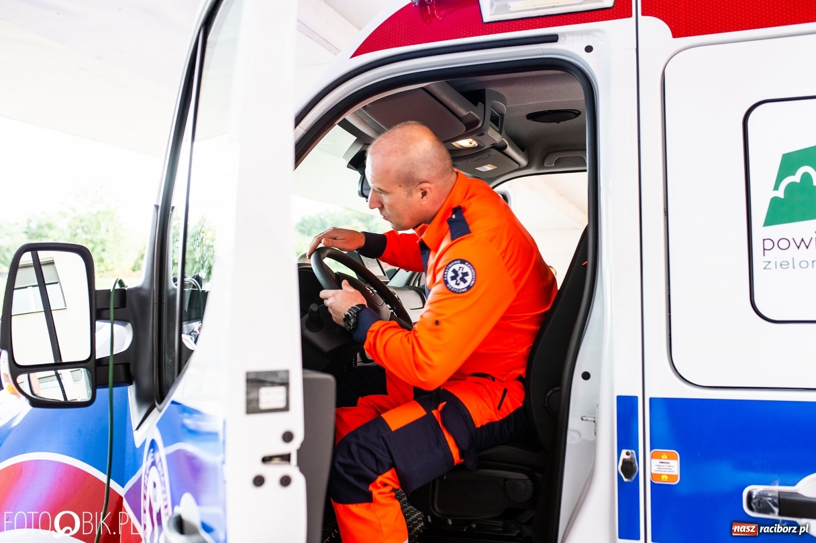 Zdjęcie w galerii na portalu naszraciborz.pl: Raciborskie pogotowie ma nowy ambulans [FOTO i WIDEO] wiadomości z regionu