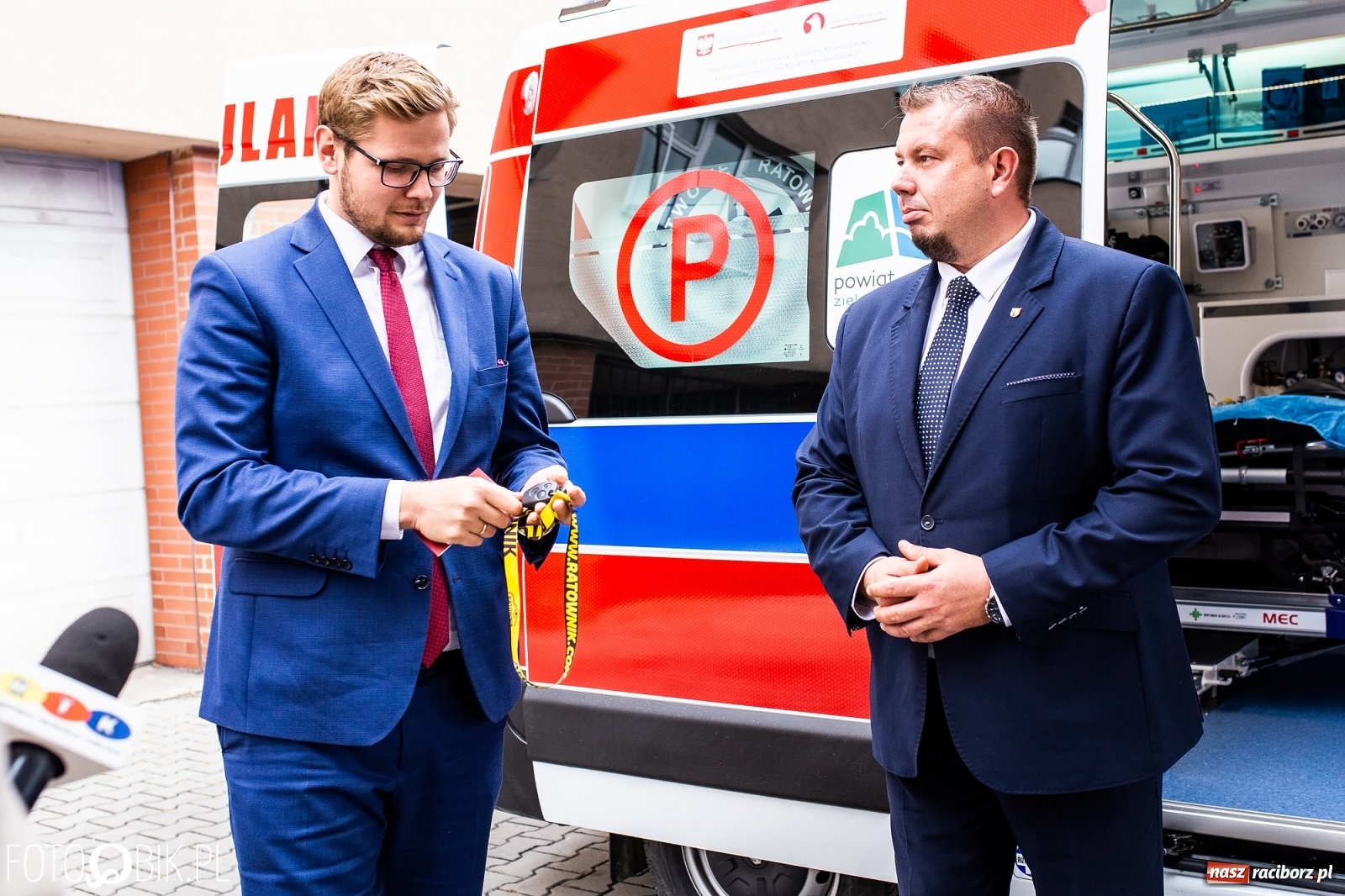 Zdjęcie w galerii na portalu naszraciborz.pl: Raciborskie pogotowie ma nowy ambulans [FOTO i WIDEO] wiadomości z regionu