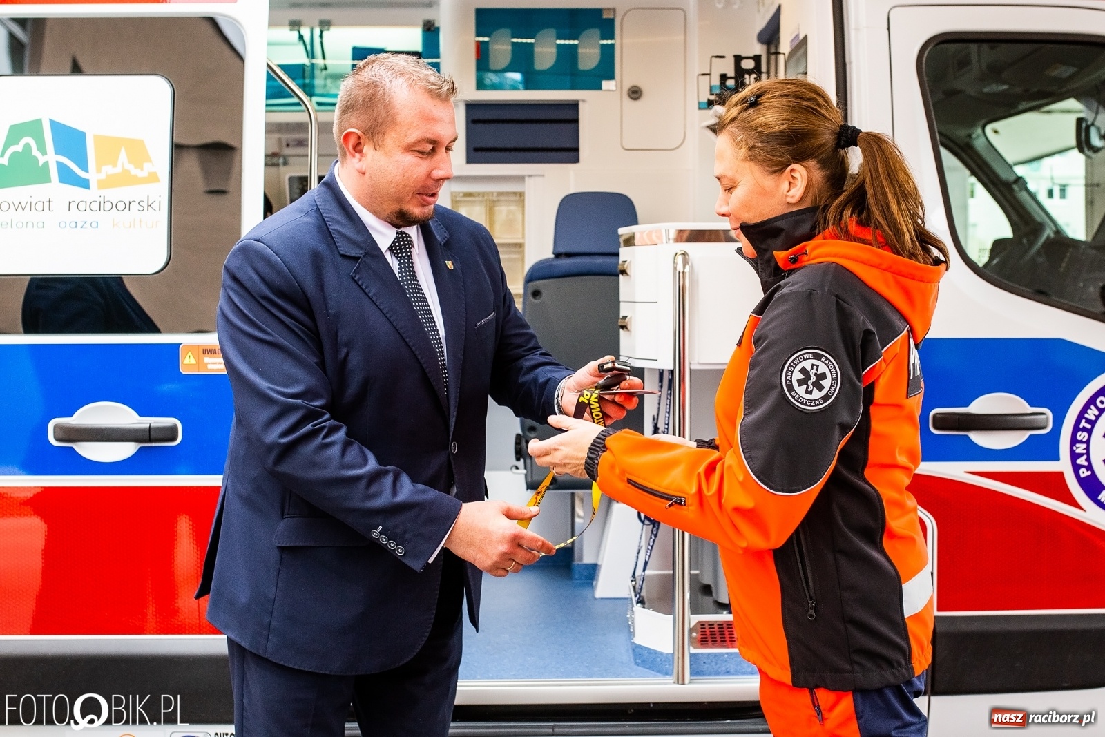 Zdjęcie w galerii na portalu naszraciborz.pl: Raciborskie pogotowie ma nowy ambulans [FOTO i WIDEO] wiadomości z regionu