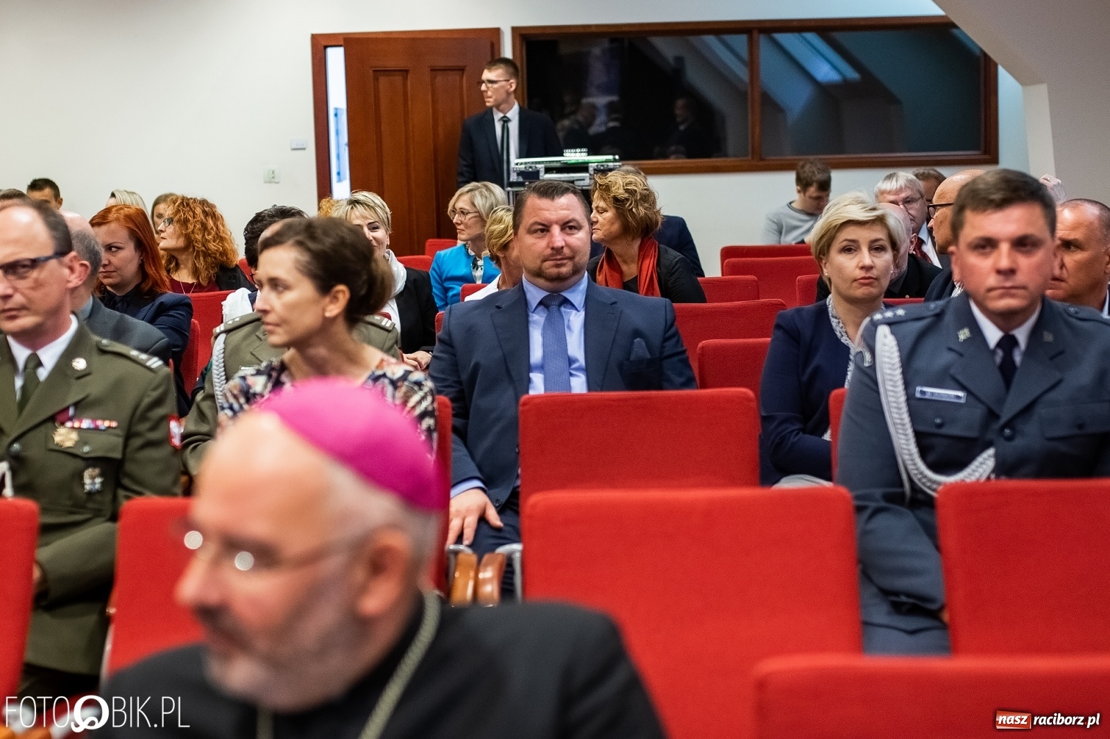 Zdjęcie w galerii na portalu naszraciborz.pl: Gaudeamus igitur zabrzmiało na zamku. PWSZ rozpoczęła nowy rok akademicki wiadomości z regionu