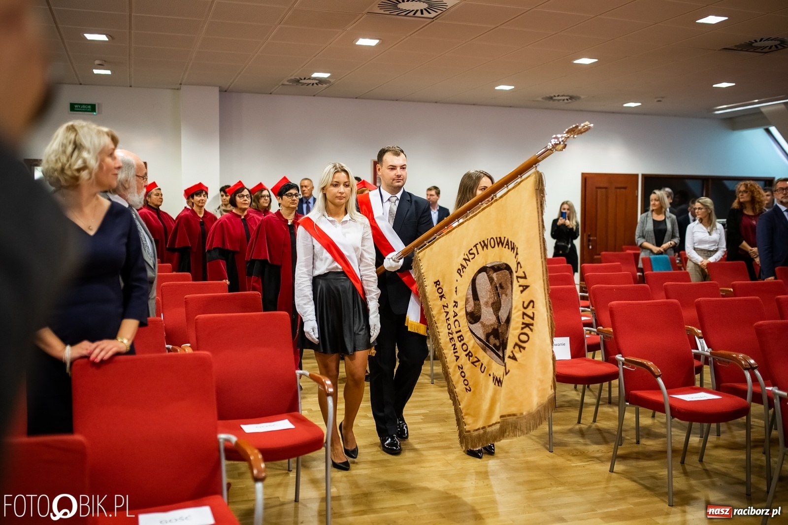 Zdjęcie w galerii na portalu naszraciborz.pl: Gaudeamus igitur zabrzmiało na zamku. PWSZ rozpoczęła nowy rok akademicki wiadomości z regionu