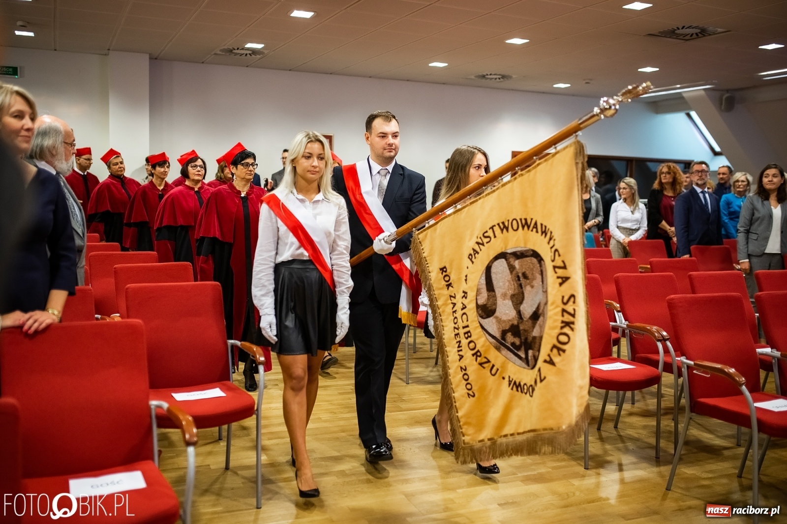 Zdjęcie w galerii na portalu naszraciborz.pl: Gaudeamus igitur zabrzmiało na zamku. PWSZ rozpoczęła nowy rok akademicki wiadomości z regionu