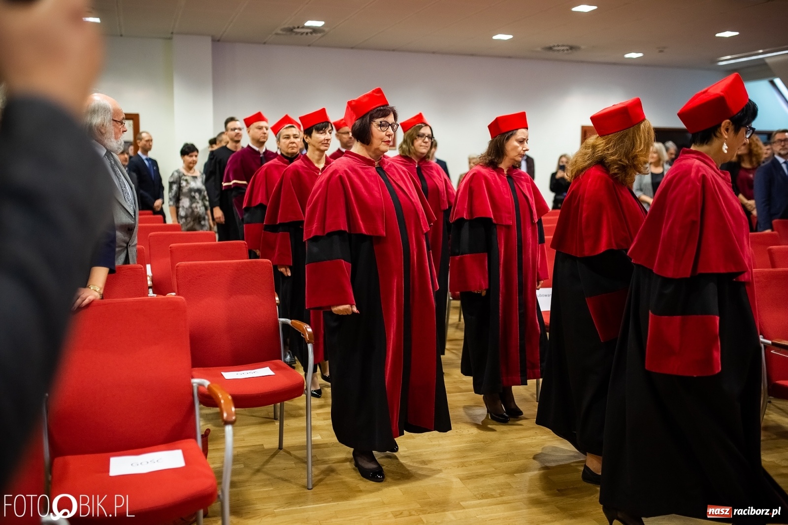 Zdjęcie w galerii na portalu naszraciborz.pl: Gaudeamus igitur zabrzmiało na zamku. PWSZ rozpoczęła nowy rok akademicki wiadomości z regionu