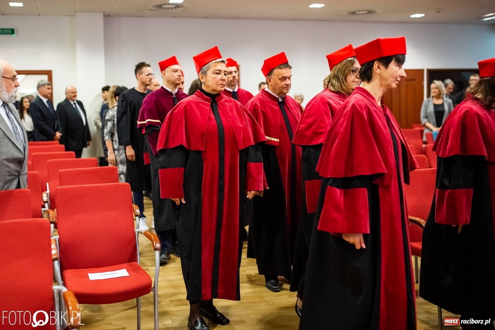 Zdjęcie w galerii na portalu naszraciborz.pl: Gaudeamus igitur zabrzmiało na zamku. PWSZ rozpoczęła nowy rok akademicki wiadomości z regionu