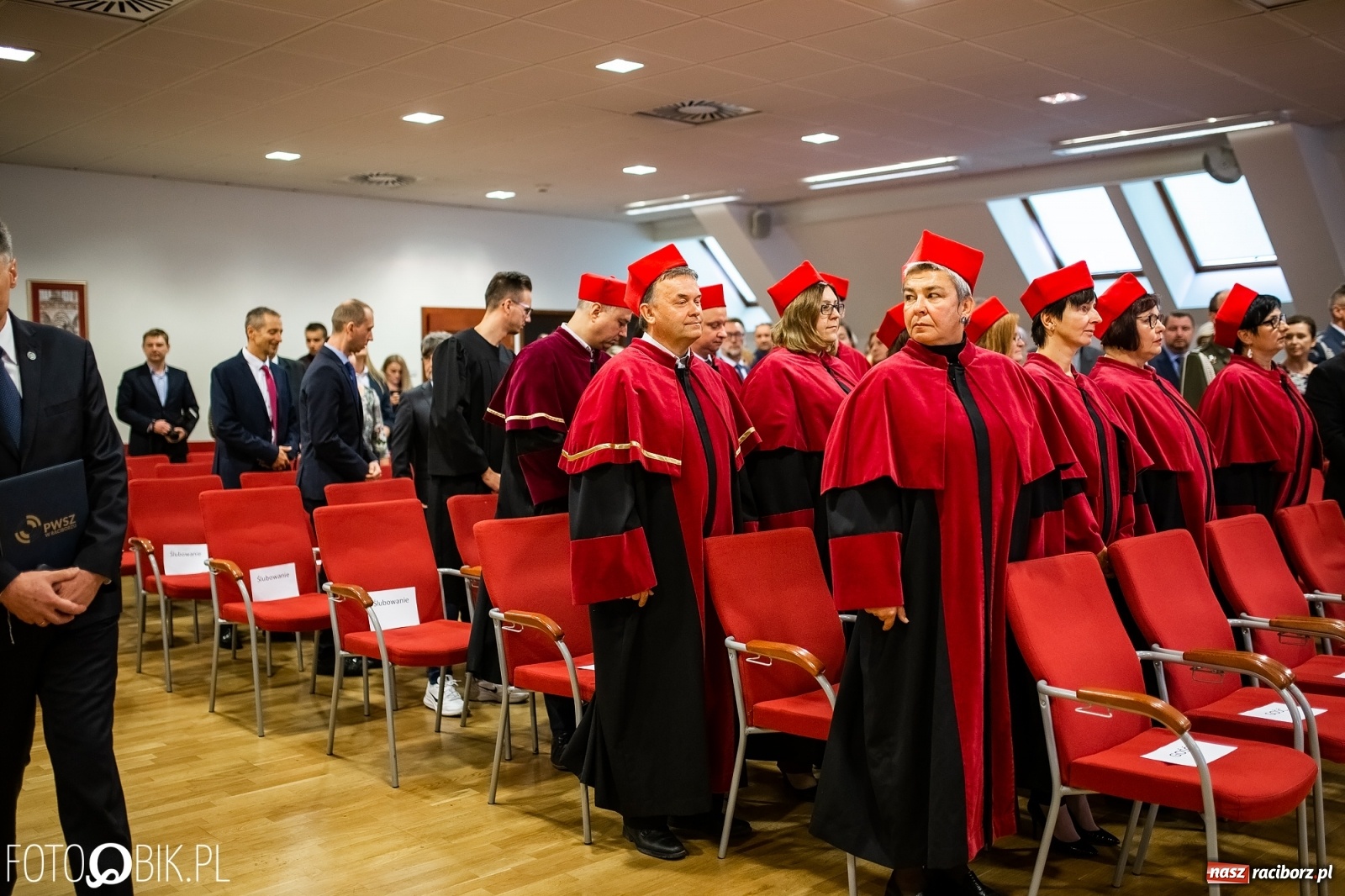 Zdjęcie w galerii na portalu naszraciborz.pl: Gaudeamus igitur zabrzmiało na zamku. PWSZ rozpoczęła nowy rok akademicki wiadomości z regionu