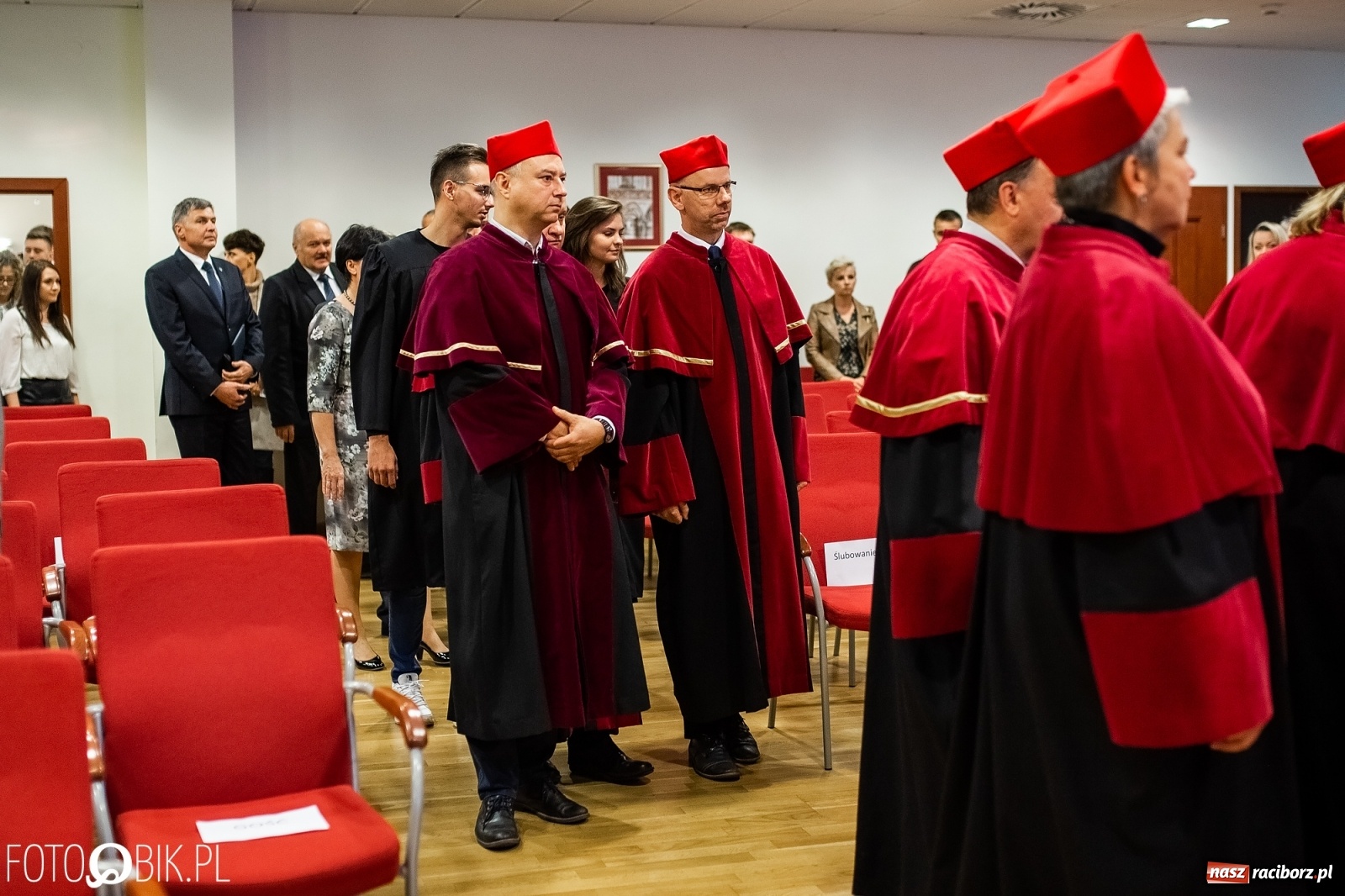 Zdjęcie w galerii na portalu naszraciborz.pl: Gaudeamus igitur zabrzmiało na zamku. PWSZ rozpoczęła nowy rok akademicki wiadomości z regionu
