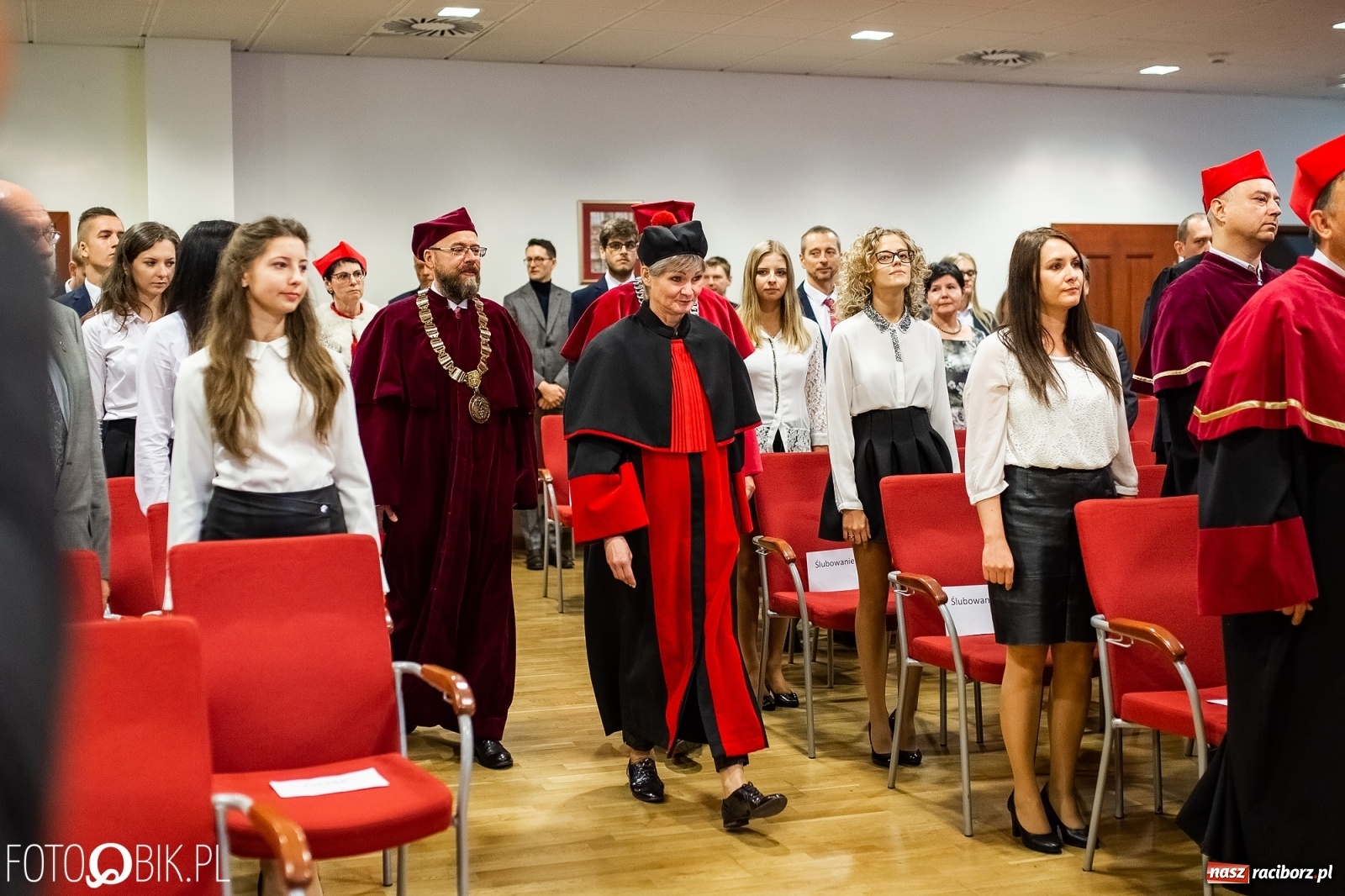 Zdjęcie w galerii na portalu naszraciborz.pl: Gaudeamus igitur zabrzmiało na zamku. PWSZ rozpoczęła nowy rok akademicki wiadomości z regionu