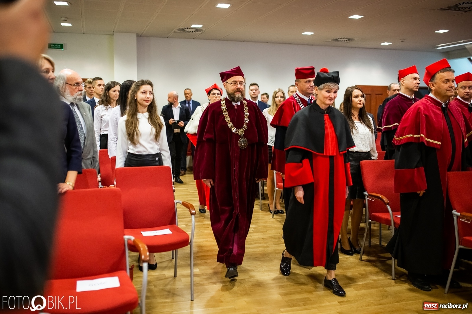 Zdjęcie w galerii na portalu naszraciborz.pl: Gaudeamus igitur zabrzmiało na zamku. PWSZ rozpoczęła nowy rok akademicki wiadomości z regionu