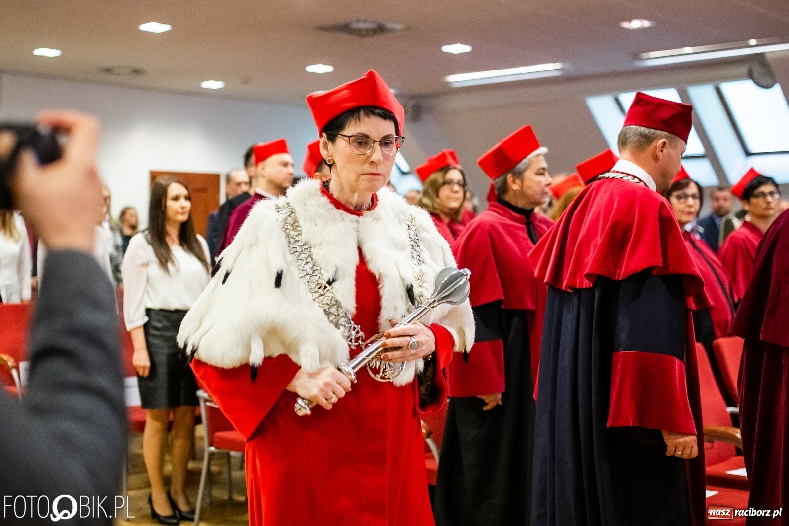 Zdjęcie w galerii na portalu naszraciborz.pl: Gaudeamus igitur zabrzmiało na zamku. PWSZ rozpoczęła nowy rok akademicki wiadomości z regionu