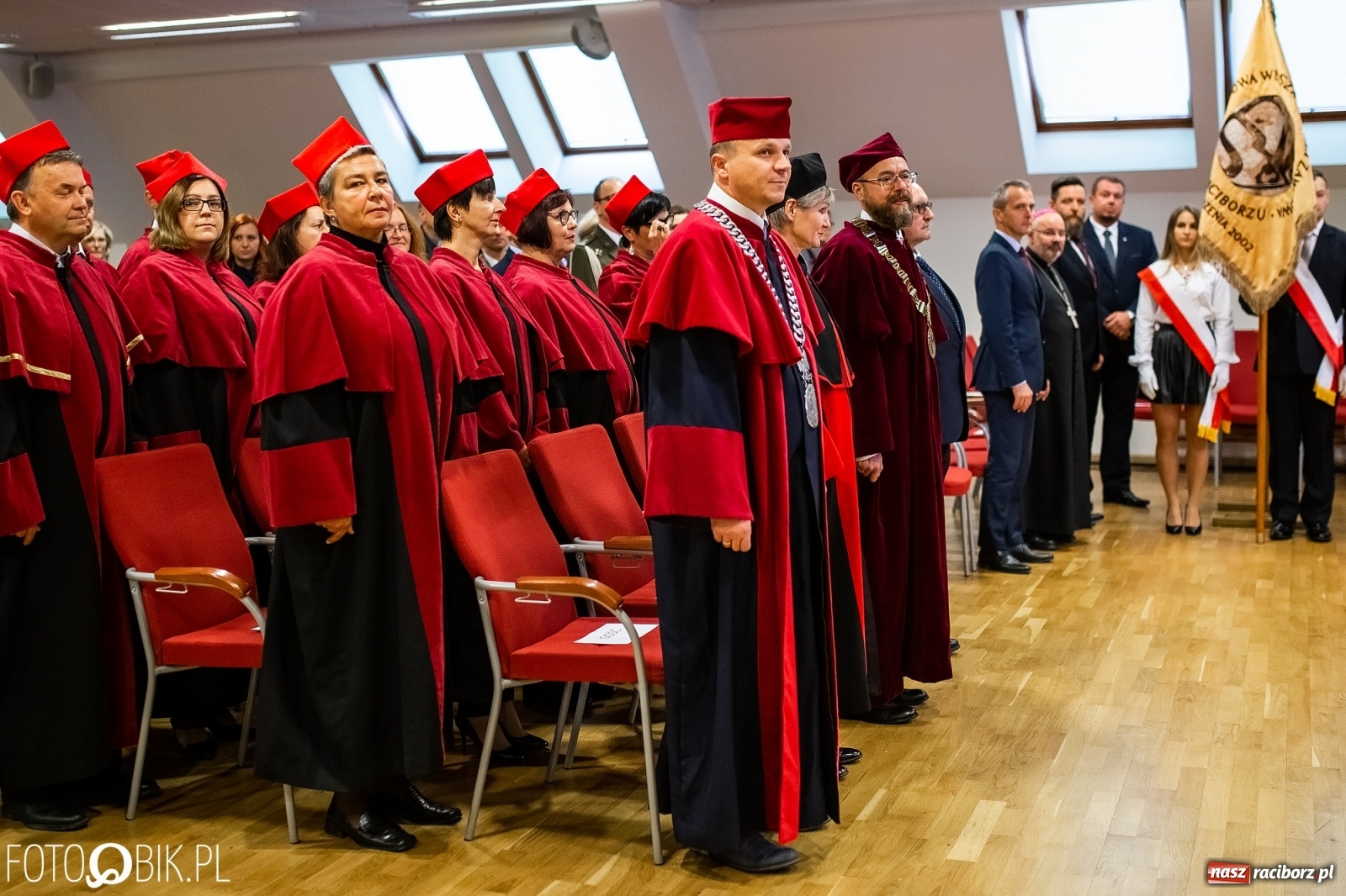 Zdjęcie w galerii na portalu naszraciborz.pl: Gaudeamus igitur zabrzmiało na zamku. PWSZ rozpoczęła nowy rok akademicki wiadomości z regionu