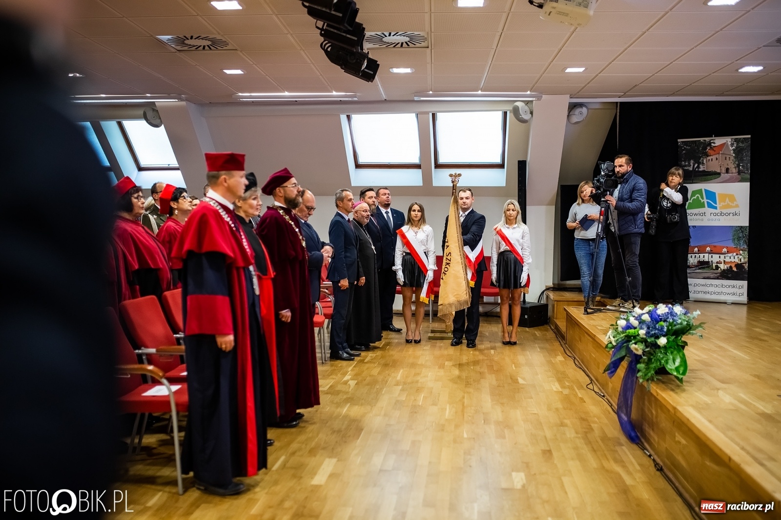 Zdjęcie w galerii na portalu naszraciborz.pl: Gaudeamus igitur zabrzmiało na zamku. PWSZ rozpoczęła nowy rok akademicki wiadomości z regionu