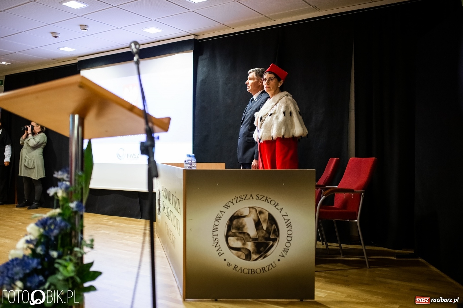 Zdjęcie w galerii na portalu naszraciborz.pl: Gaudeamus igitur zabrzmiało na zamku. PWSZ rozpoczęła nowy rok akademicki wiadomości z regionu