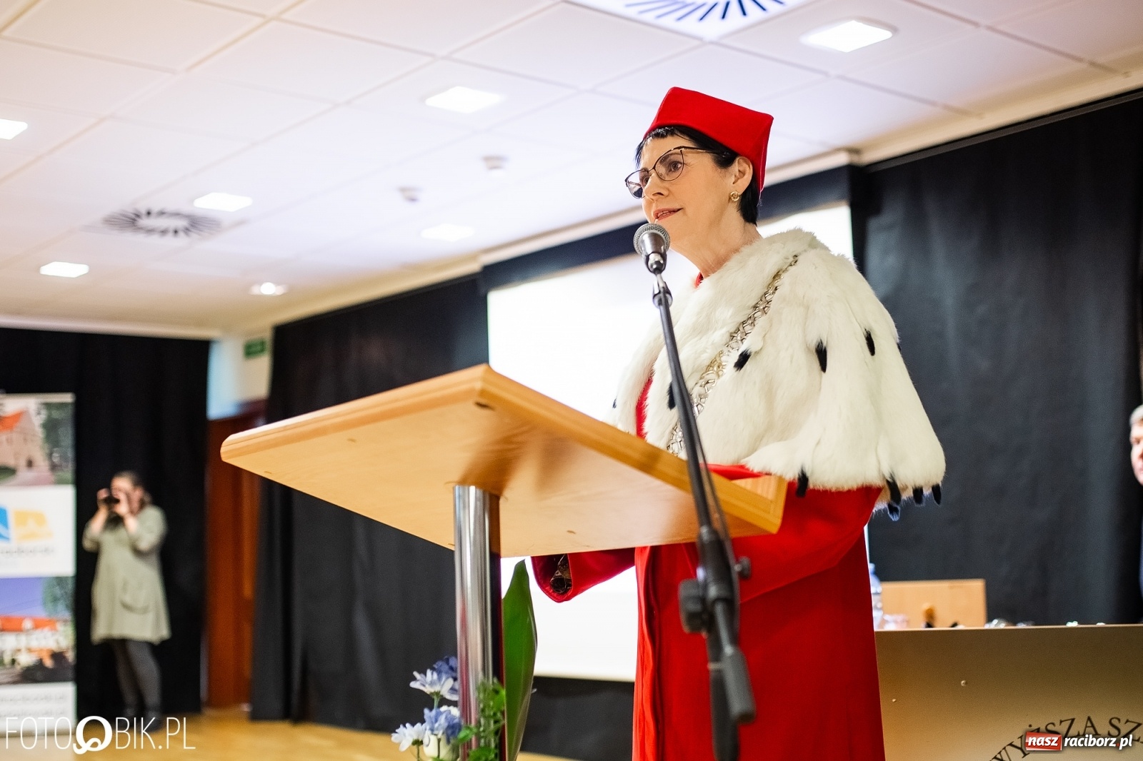 Zdjęcie w galerii na portalu naszraciborz.pl: Gaudeamus igitur zabrzmiało na zamku. PWSZ rozpoczęła nowy rok akademicki wiadomości z regionu