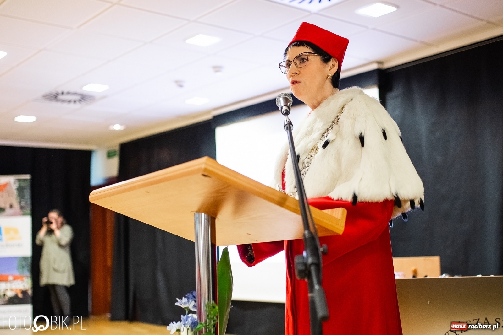 Zdjęcie w galerii na portalu naszraciborz.pl: Gaudeamus igitur zabrzmiało na zamku. PWSZ rozpoczęła nowy rok akademicki wiadomości z regionu