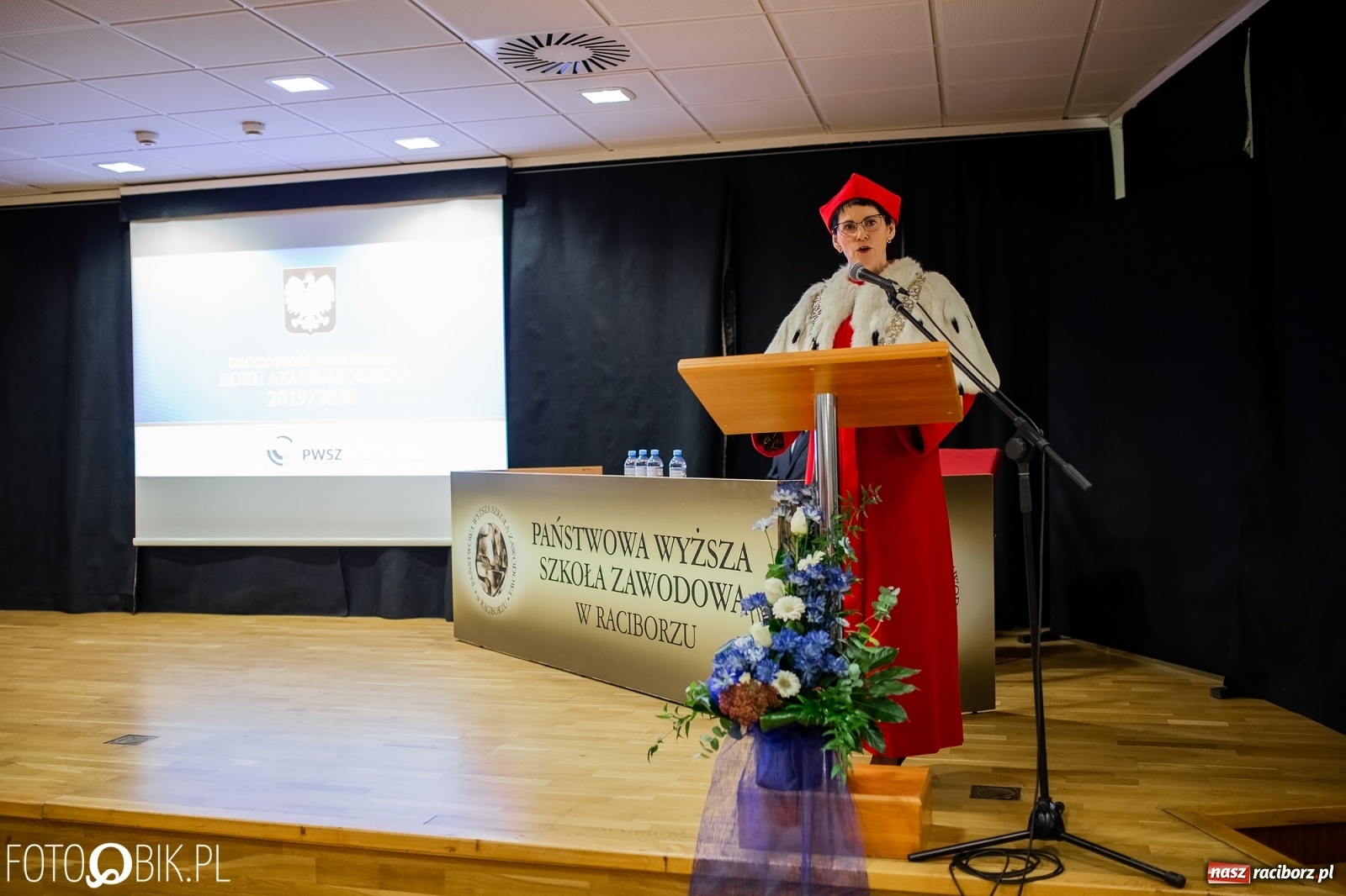 Zdjęcie w galerii na portalu naszraciborz.pl: Gaudeamus igitur zabrzmiało na zamku. PWSZ rozpoczęła nowy rok akademicki wiadomości z regionu