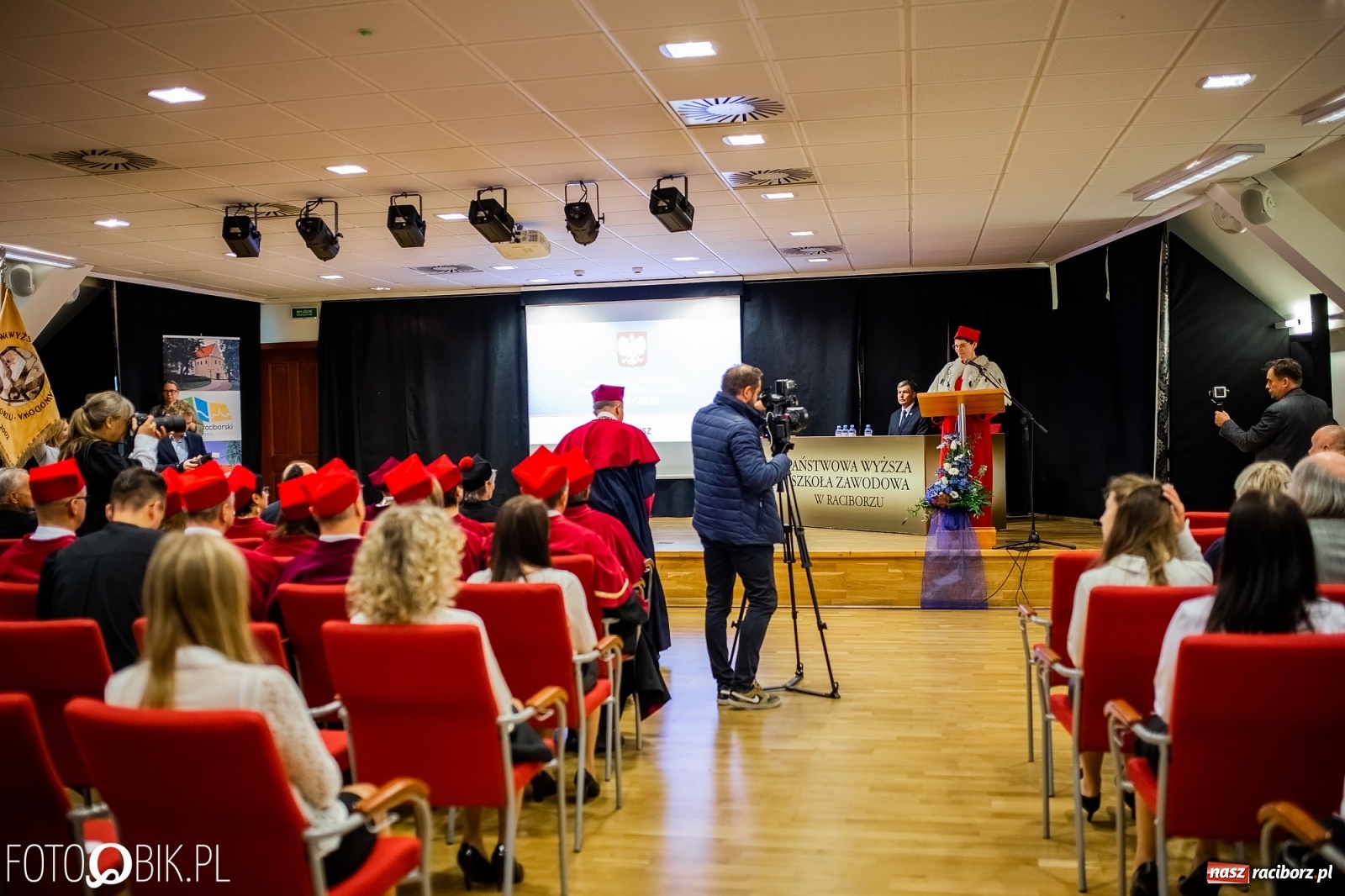 Zdjęcie w galerii na portalu naszraciborz.pl: Gaudeamus igitur zabrzmiało na zamku. PWSZ rozpoczęła nowy rok akademicki wiadomości z regionu