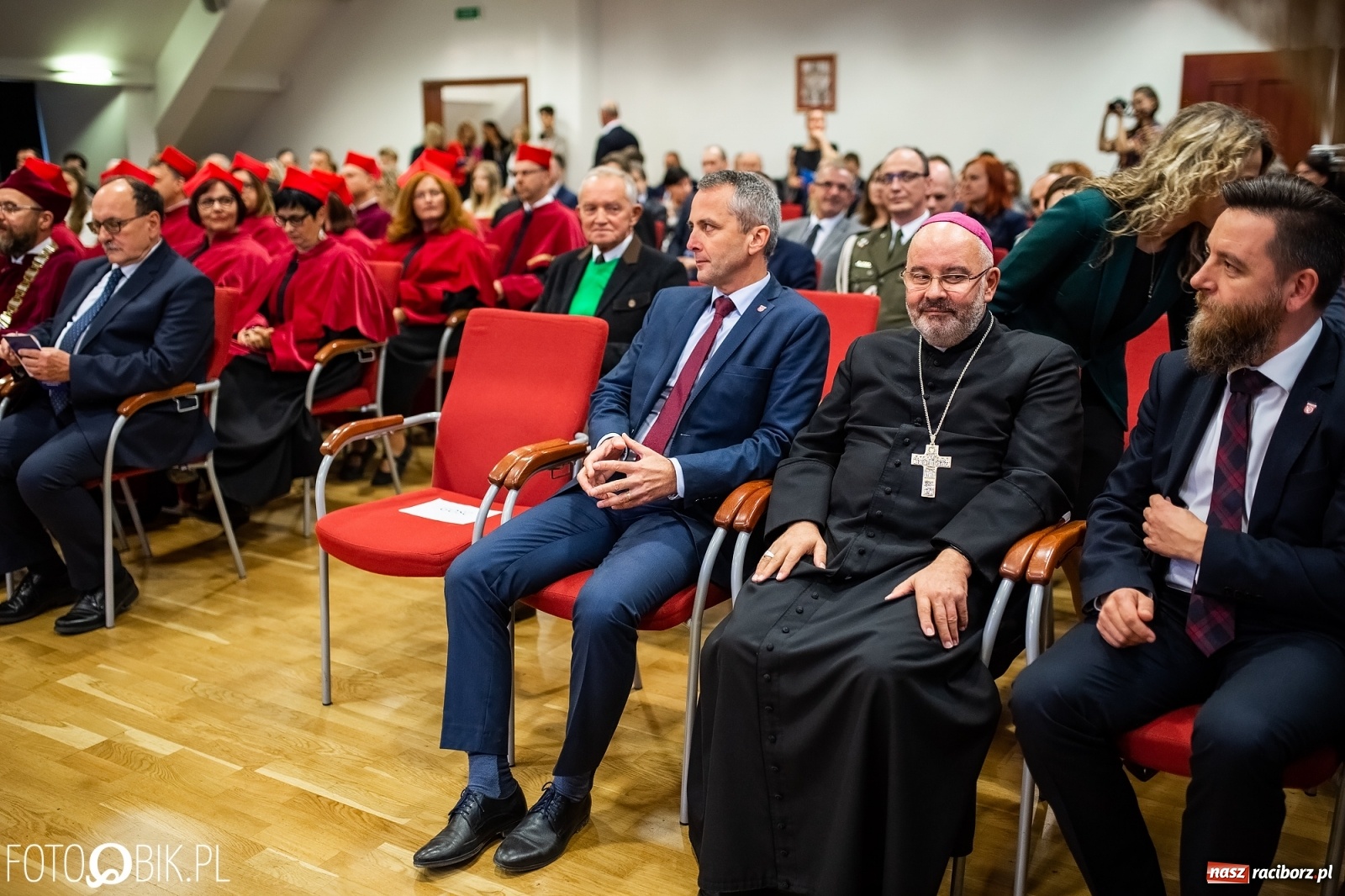 Zdjęcie w galerii na portalu naszraciborz.pl: Gaudeamus igitur zabrzmiało na zamku. PWSZ rozpoczęła nowy rok akademicki wiadomości z regionu