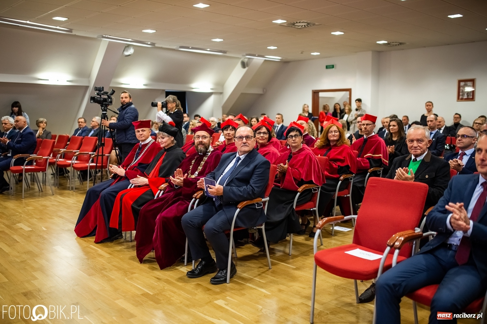 Zdjęcie w galerii na portalu naszraciborz.pl: Gaudeamus igitur zabrzmiało na zamku. PWSZ rozpoczęła nowy rok akademicki wiadomości z regionu
