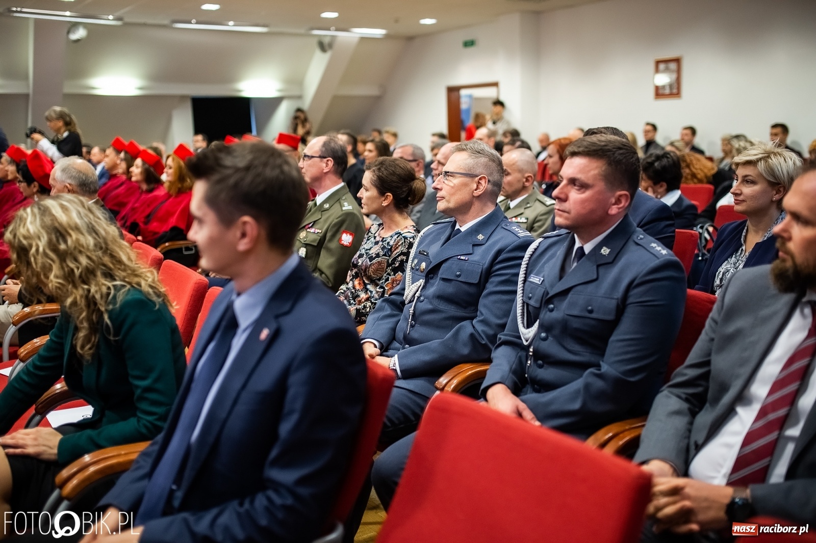 Zdjęcie w galerii na portalu naszraciborz.pl: Gaudeamus igitur zabrzmiało na zamku. PWSZ rozpoczęła nowy rok akademicki wiadomości z regionu