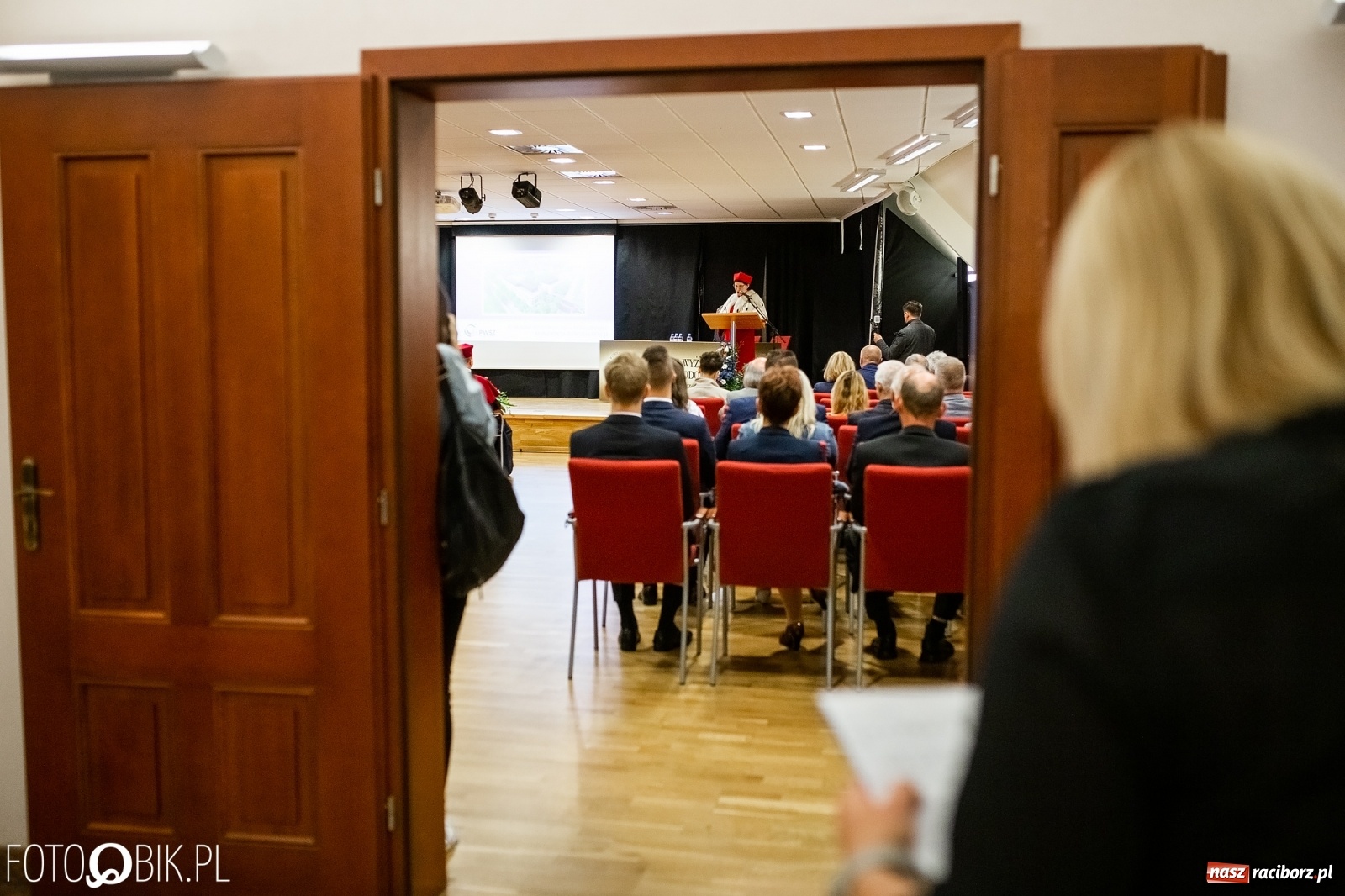 Zdjęcie w galerii na portalu naszraciborz.pl: Gaudeamus igitur zabrzmiało na zamku. PWSZ rozpoczęła nowy rok akademicki wiadomości z regionu