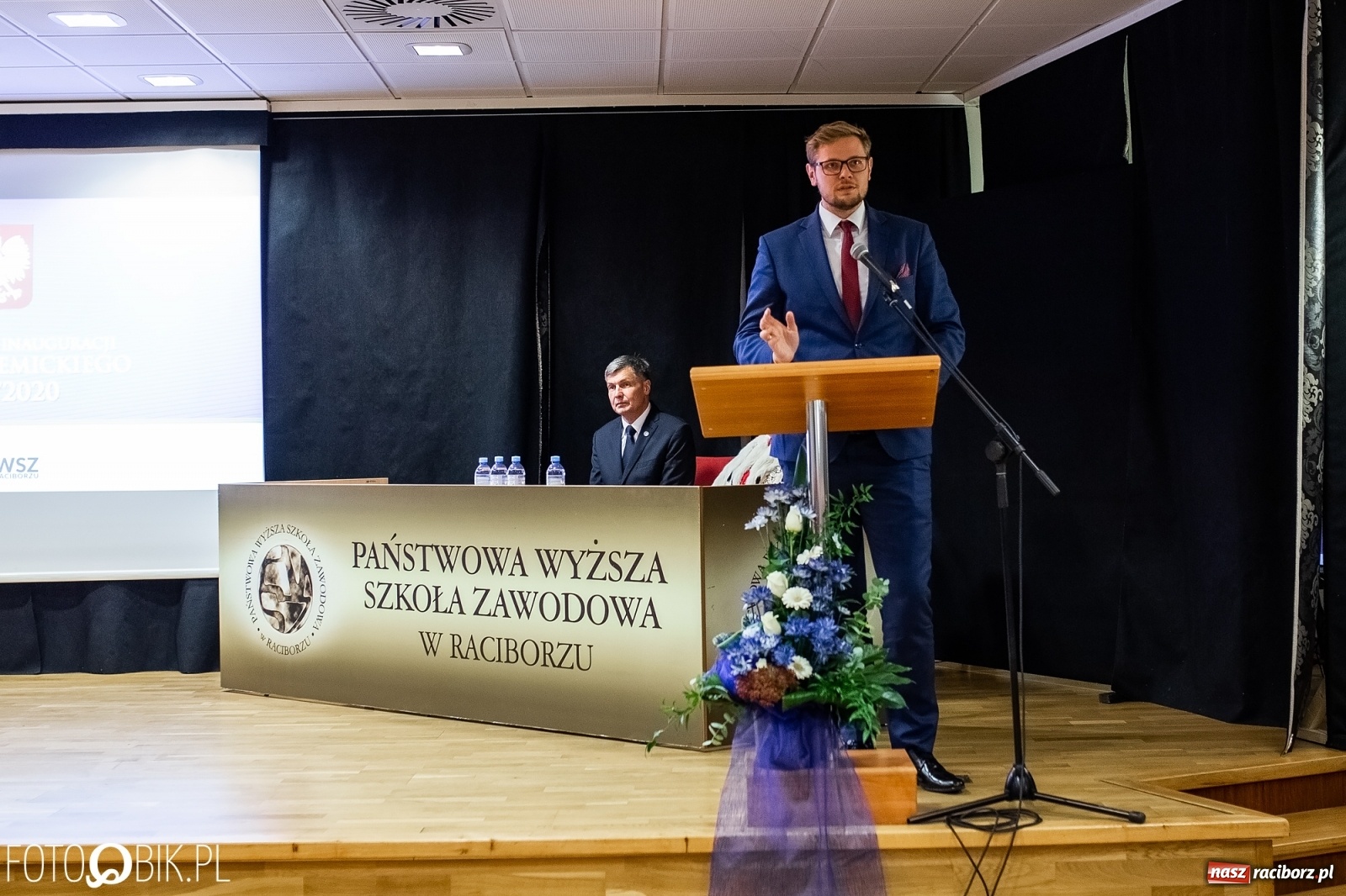 Zdjęcie w galerii na portalu naszraciborz.pl: Gaudeamus igitur zabrzmiało na zamku. PWSZ rozpoczęła nowy rok akademicki wiadomości z regionu