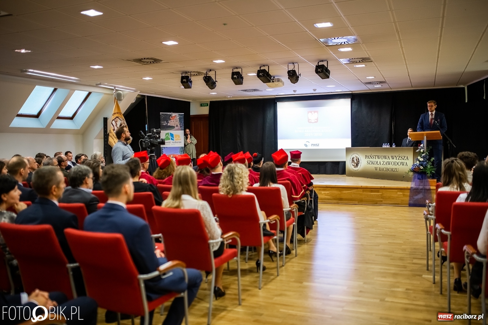 Zdjęcie w galerii na portalu naszraciborz.pl: Gaudeamus igitur zabrzmiało na zamku. PWSZ rozpoczęła nowy rok akademicki wiadomości z regionu