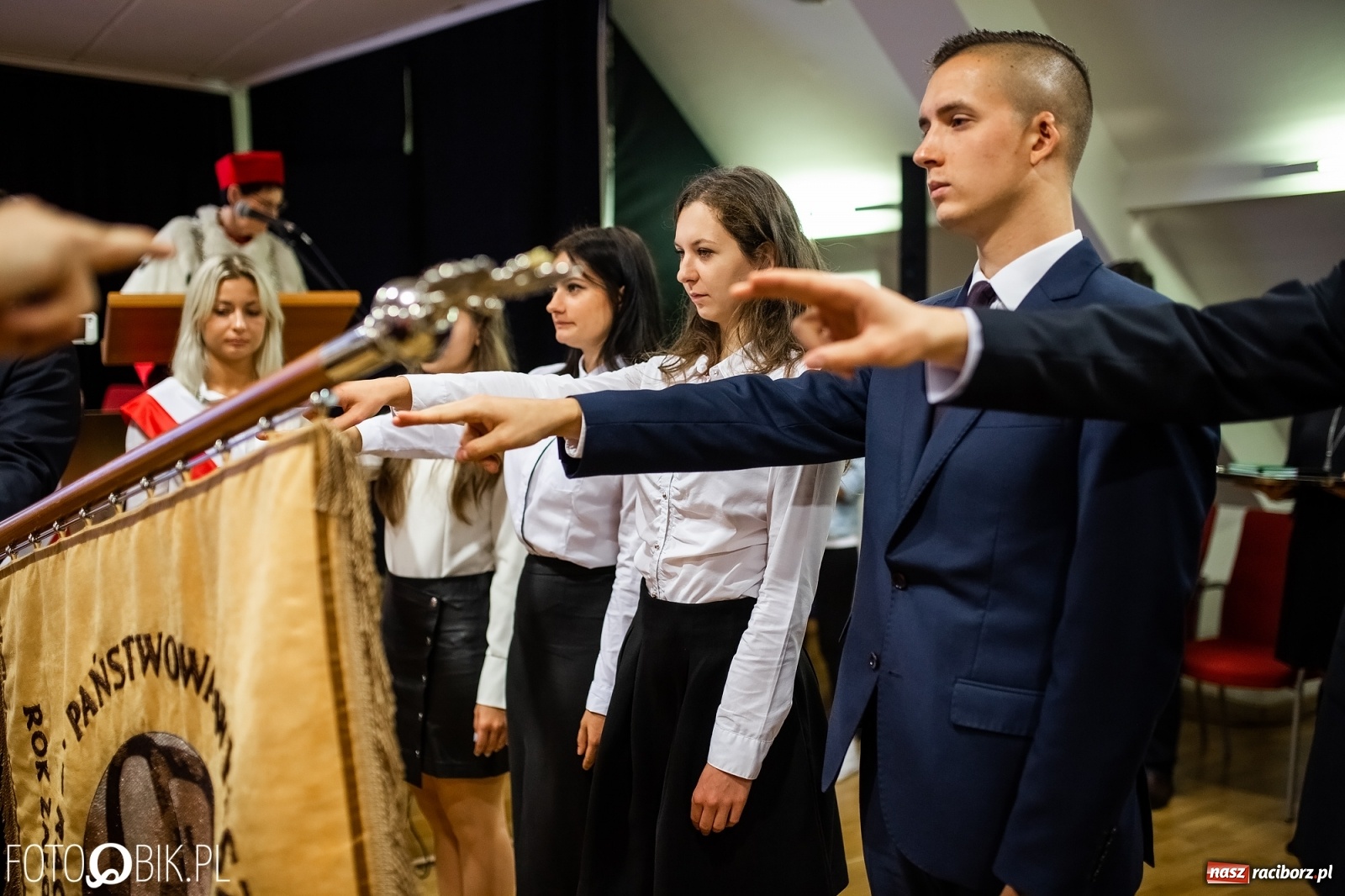 Zdjęcie w galerii na portalu naszraciborz.pl: Gaudeamus igitur zabrzmiało na zamku. PWSZ rozpoczęła nowy rok akademicki wiadomości z regionu