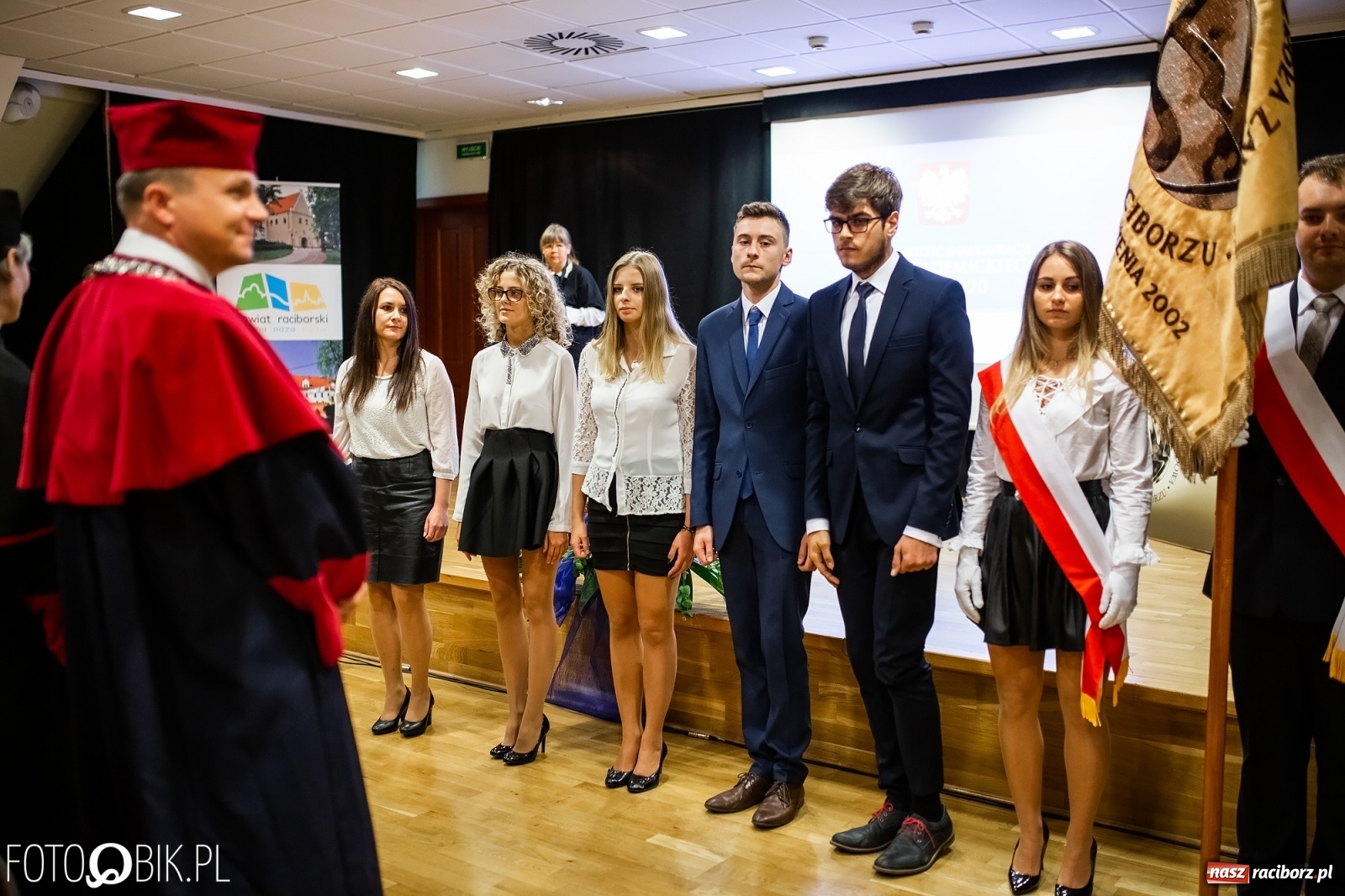 Zdjęcie w galerii na portalu naszraciborz.pl: Gaudeamus igitur zabrzmiało na zamku. PWSZ rozpoczęła nowy rok akademicki wiadomości z regionu