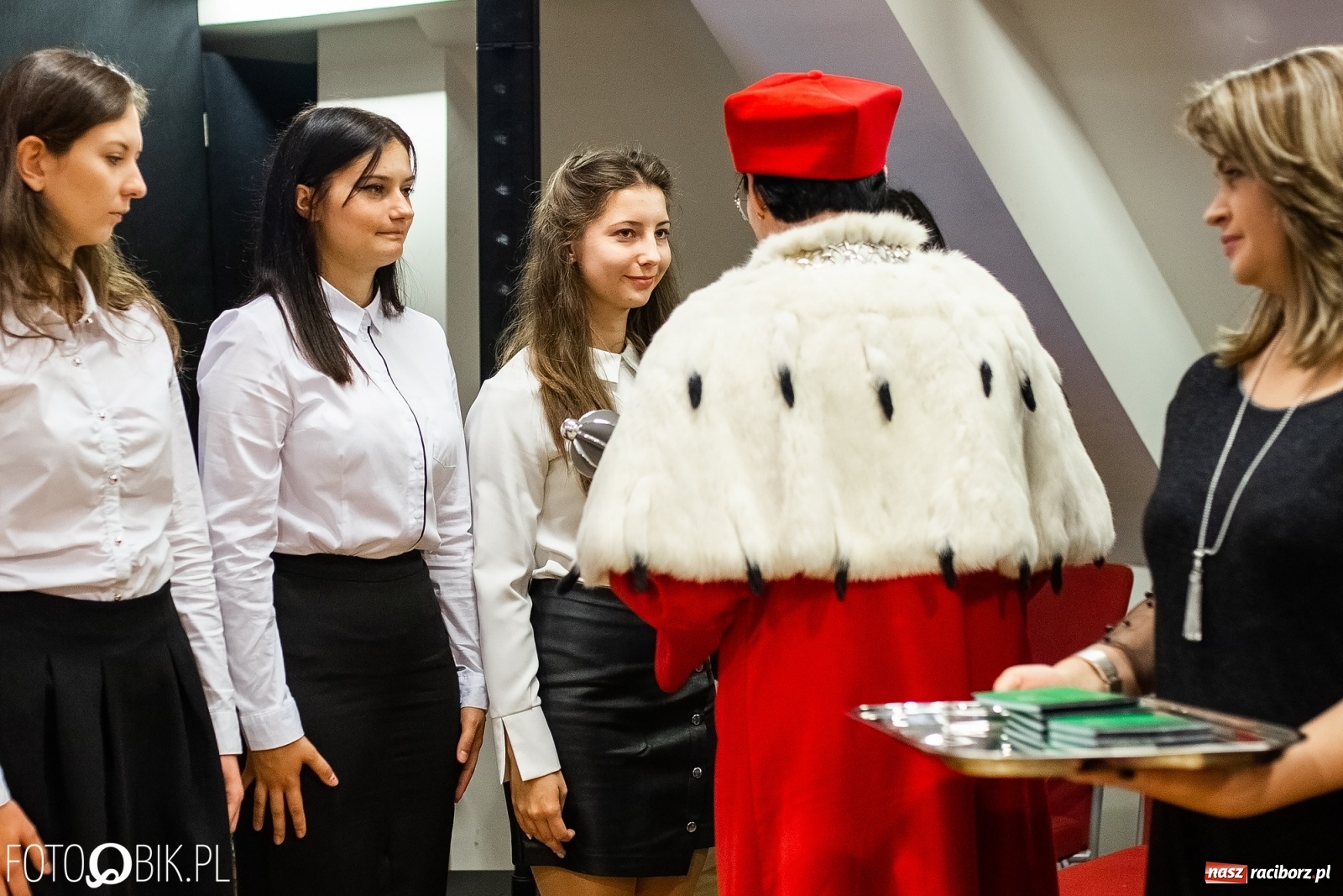 Zdjęcie w galerii na portalu naszraciborz.pl: Gaudeamus igitur zabrzmiało na zamku. PWSZ rozpoczęła nowy rok akademicki wiadomości z regionu