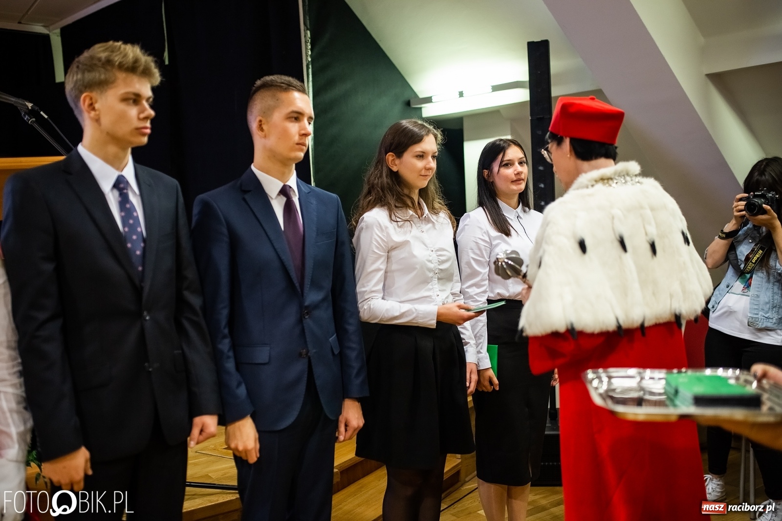 Zdjęcie w galerii na portalu naszraciborz.pl: Gaudeamus igitur zabrzmiało na zamku. PWSZ rozpoczęła nowy rok akademicki wiadomości z regionu