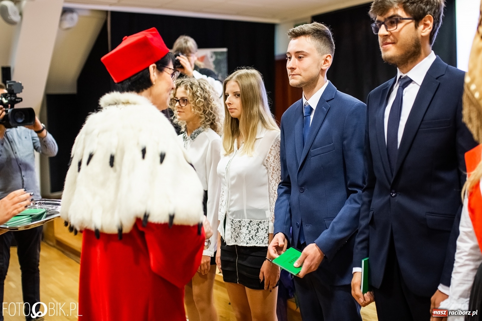 Zdjęcie w galerii na portalu naszraciborz.pl: Gaudeamus igitur zabrzmiało na zamku. PWSZ rozpoczęła nowy rok akademicki wiadomości z regionu