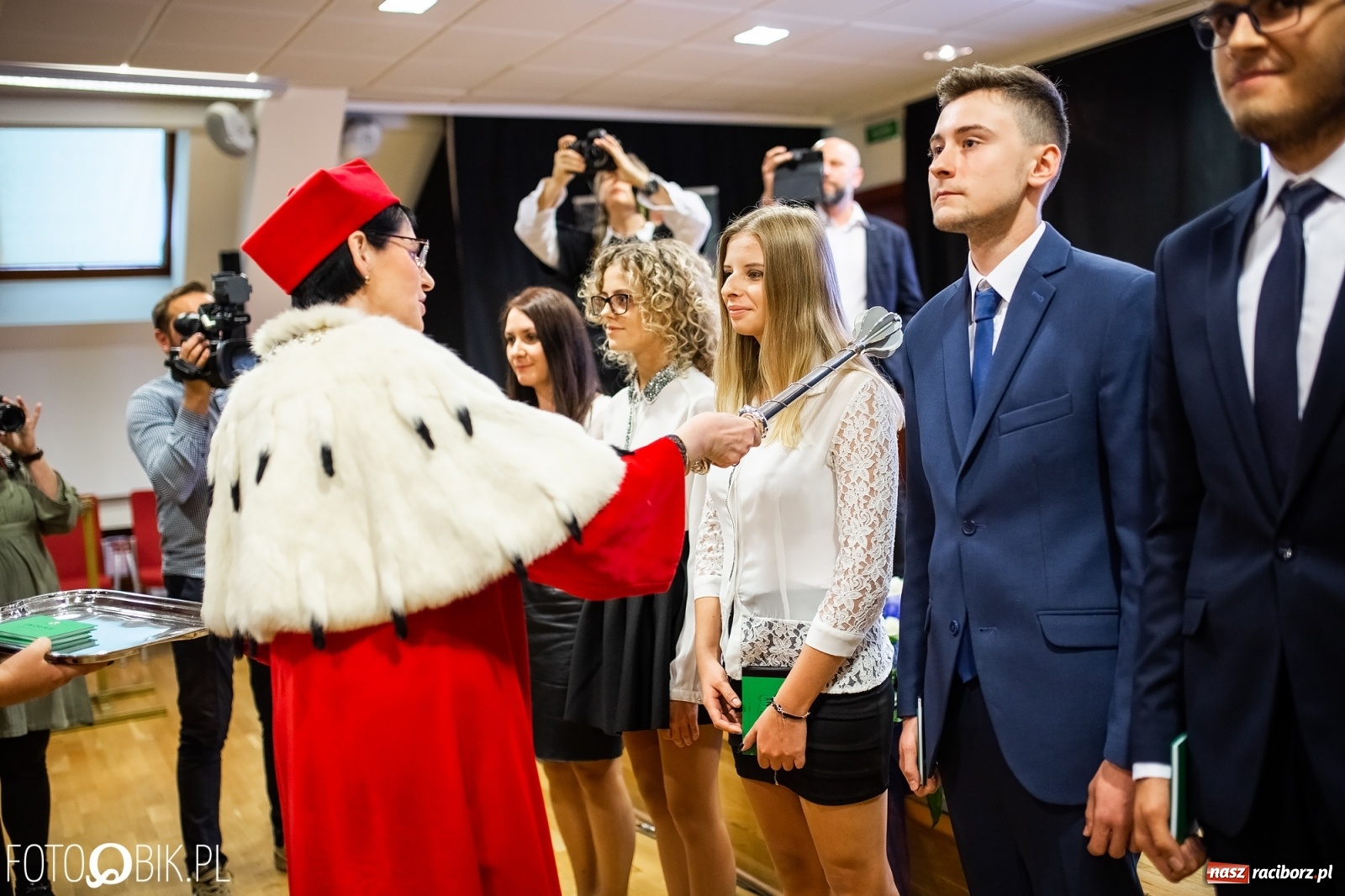 Zdjęcie w galerii na portalu naszraciborz.pl: Gaudeamus igitur zabrzmiało na zamku. PWSZ rozpoczęła nowy rok akademicki wiadomości z regionu