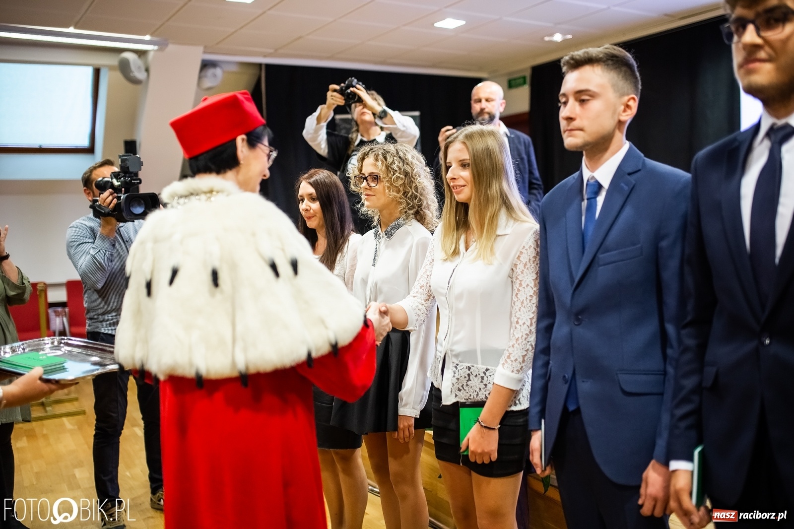 Zdjęcie w galerii na portalu naszraciborz.pl: Gaudeamus igitur zabrzmiało na zamku. PWSZ rozpoczęła nowy rok akademicki wiadomości z regionu