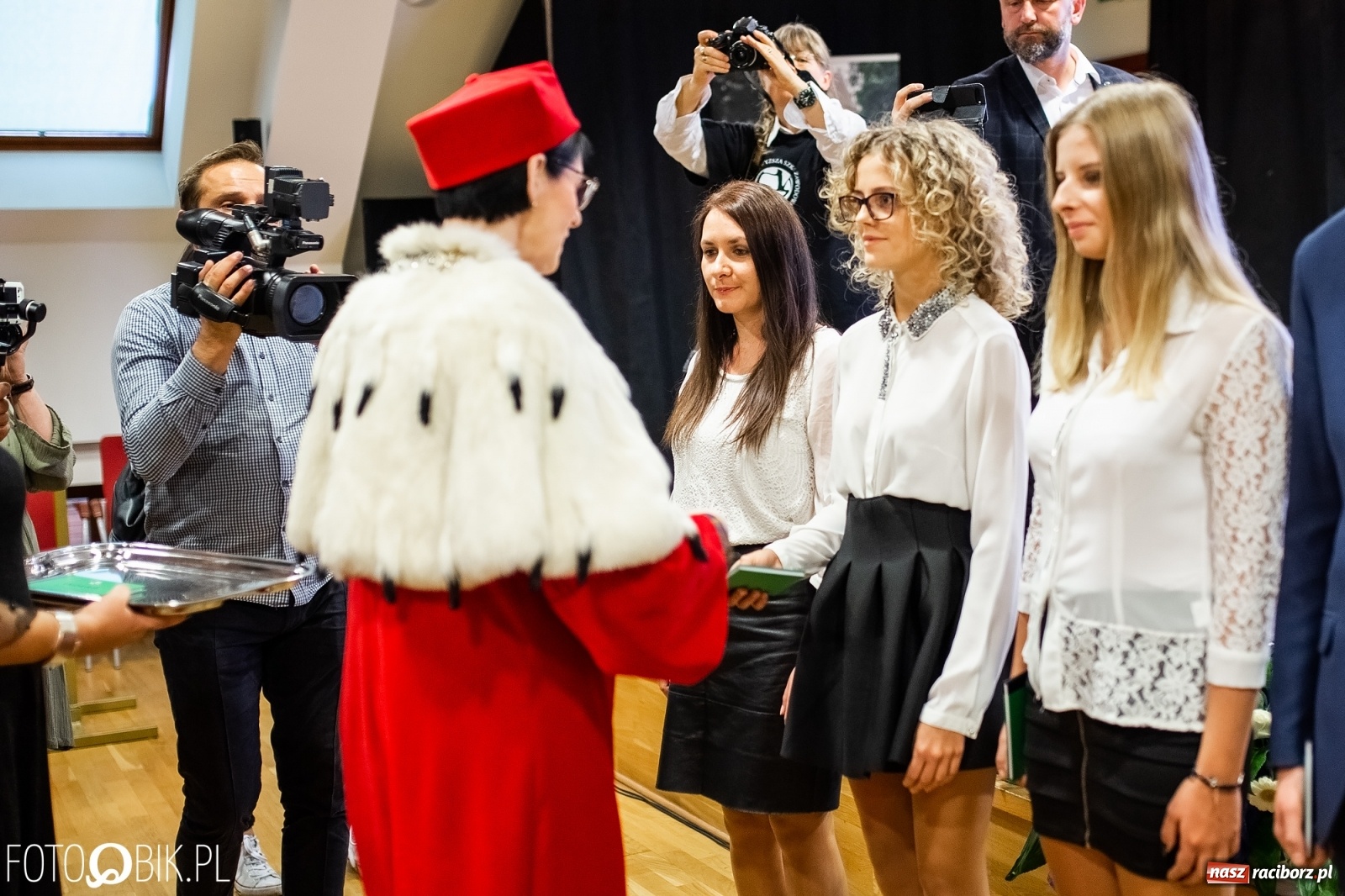 Zdjęcie w galerii na portalu naszraciborz.pl: Gaudeamus igitur zabrzmiało na zamku. PWSZ rozpoczęła nowy rok akademicki wiadomości z regionu