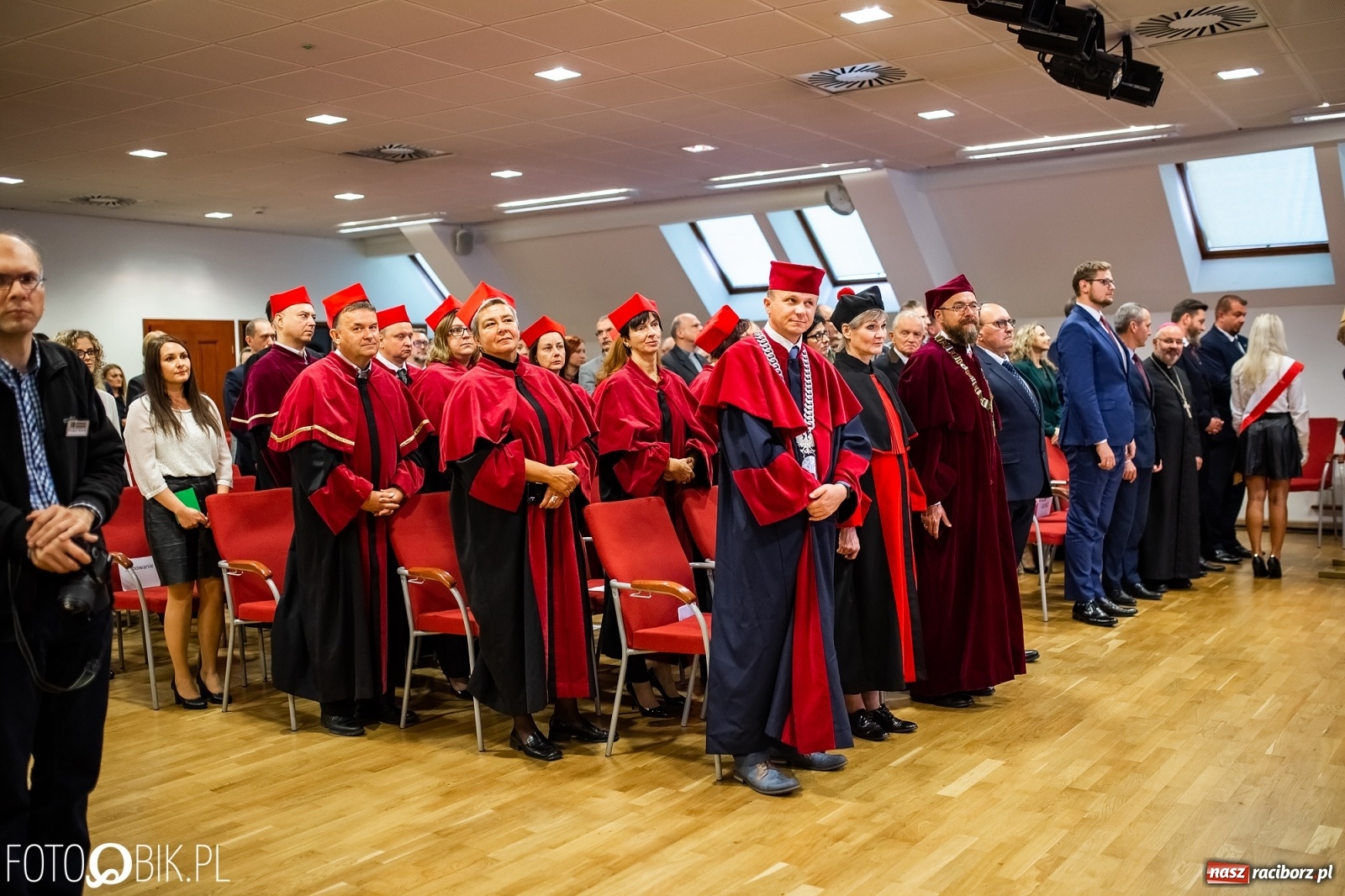 Zdjęcie w galerii na portalu naszraciborz.pl: Gaudeamus igitur zabrzmiało na zamku. PWSZ rozpoczęła nowy rok akademicki wiadomości z regionu