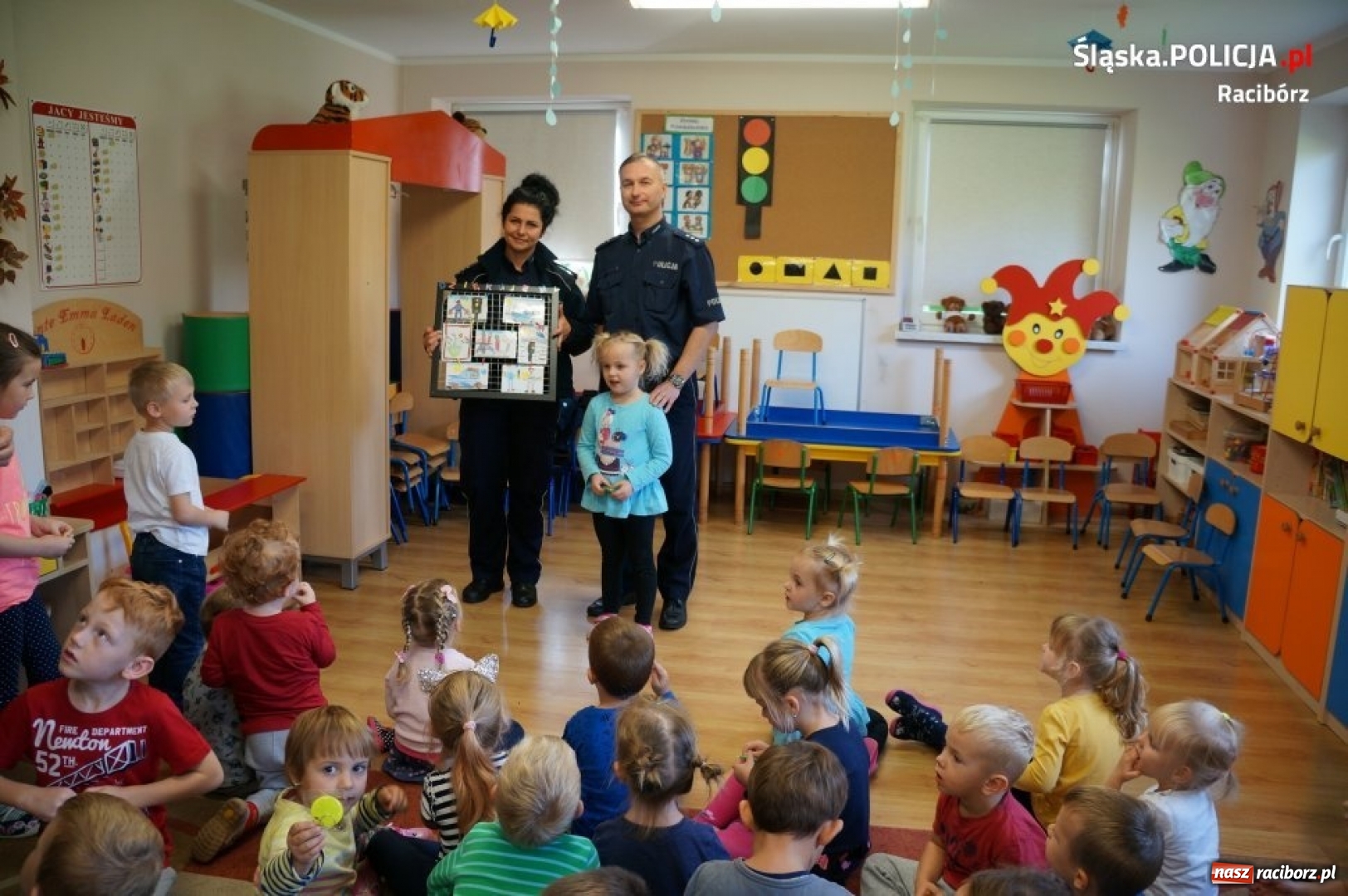 Zdjęcie w galerii na portalu naszraciborz.pl: Mundurowi z wizytą w przedszkolu w Rudniku wiadomości z regionu
