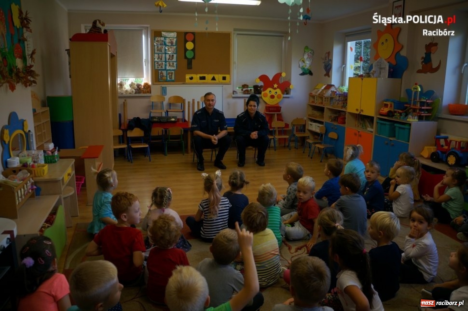 Zdjęcie w galerii na portalu naszraciborz.pl: Mundurowi z wizytą w przedszkolu w Rudniku wiadomości z regionu