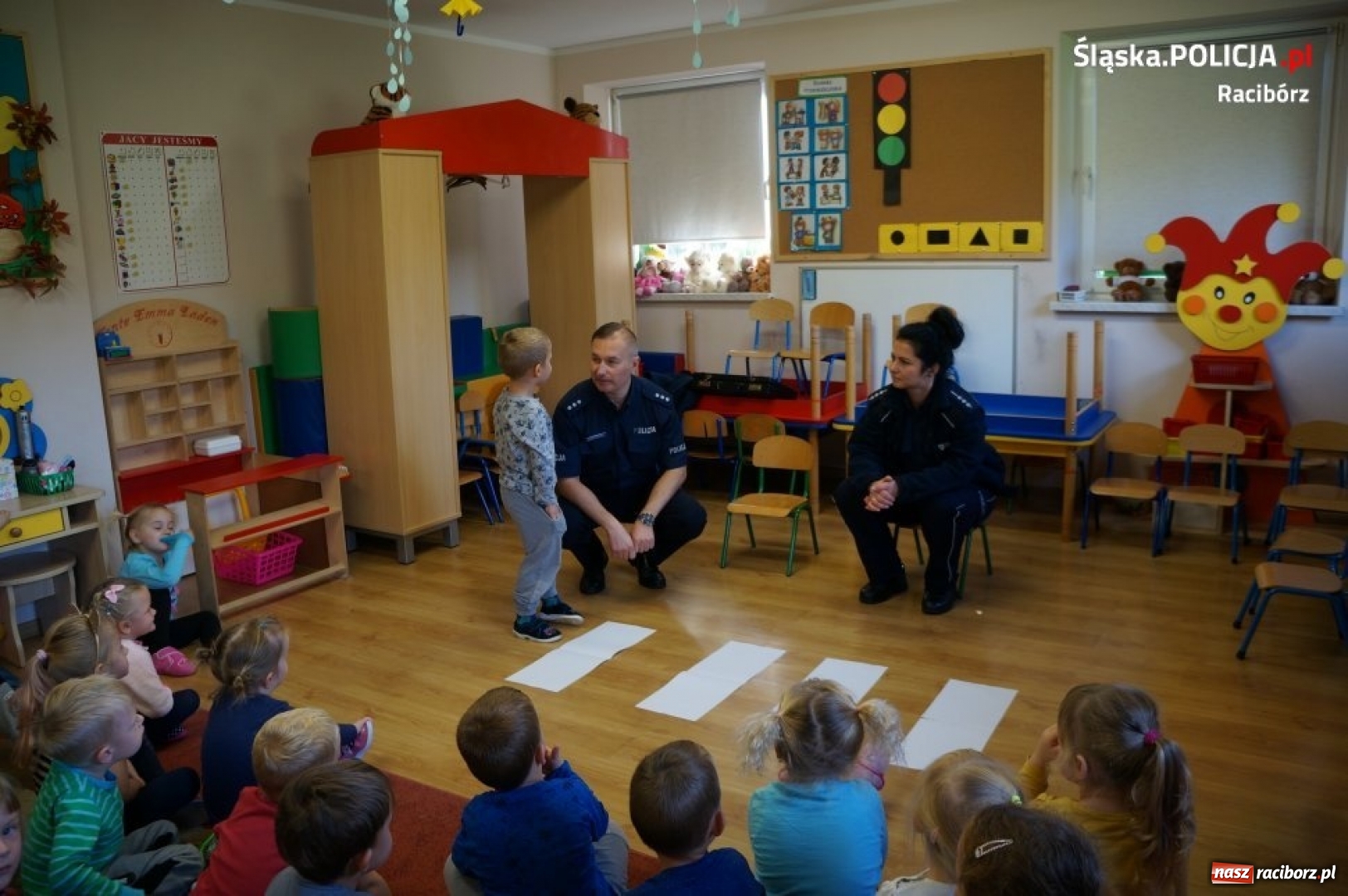 Zdjęcie w galerii na portalu naszraciborz.pl: Mundurowi z wizytą w przedszkolu w Rudniku wiadomości z regionu