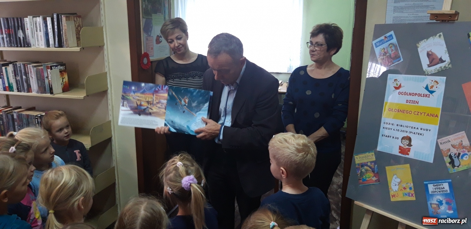 Zdjęcie w galerii na portalu naszraciborz.pl: Ogólnopolski Dzień Głośnego Czytania w rudzkiej bibliotece wiadomości z regionu