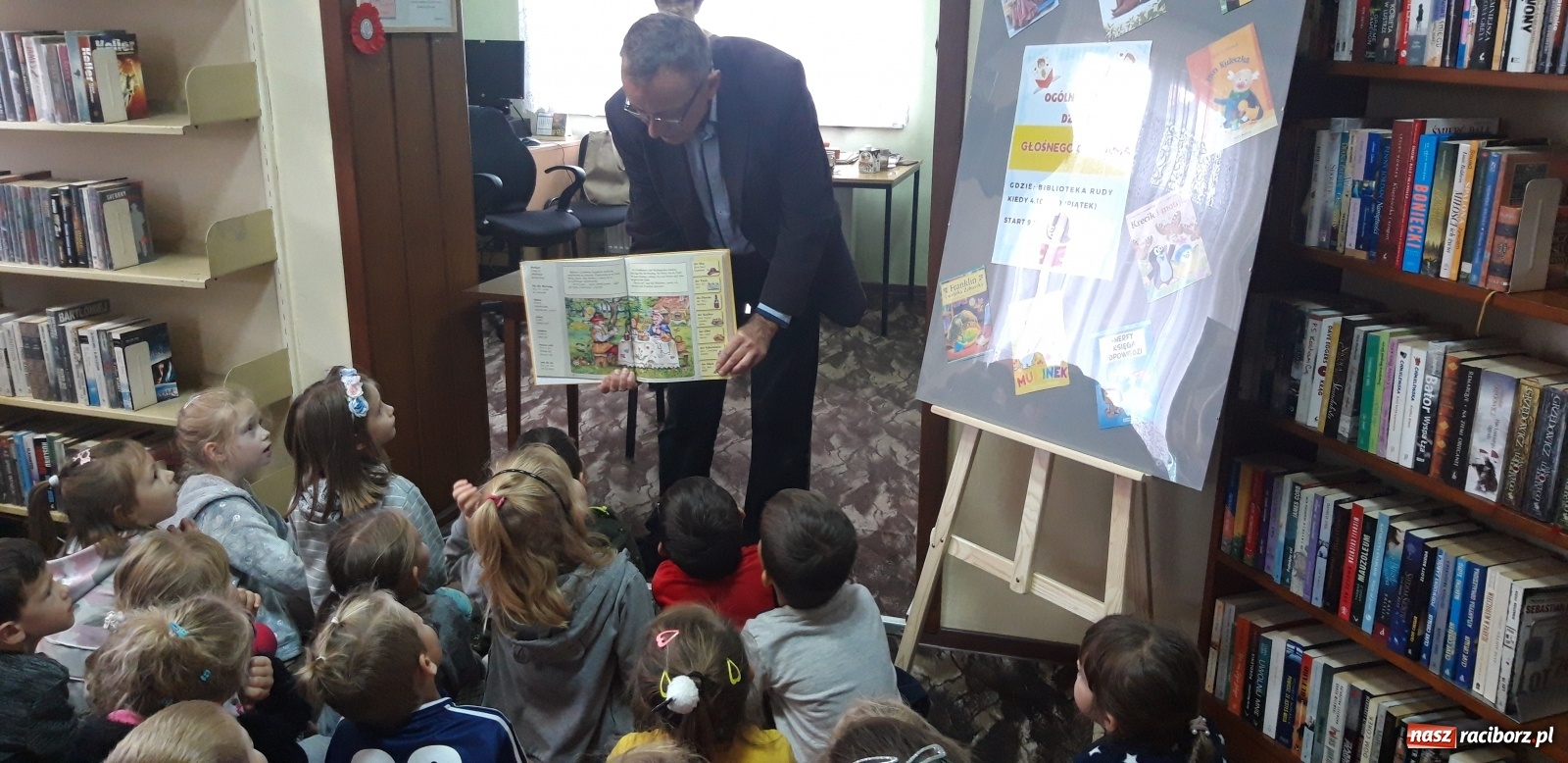 Zdjęcie w galerii na portalu naszraciborz.pl: Ogólnopolski Dzień Głośnego Czytania w rudzkiej bibliotece wiadomości z regionu