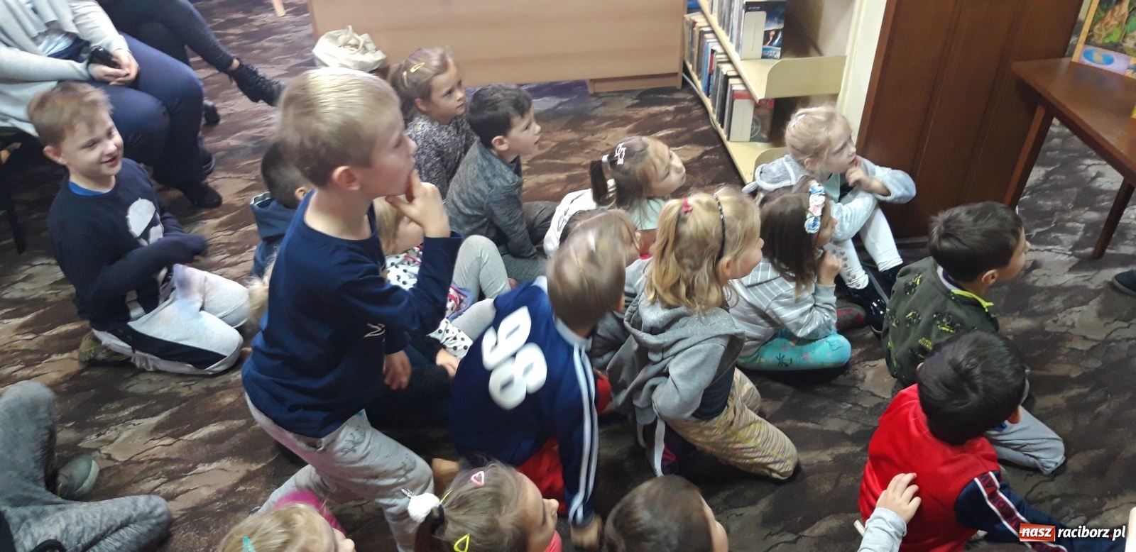 Zdjęcie w galerii na portalu naszraciborz.pl: Ogólnopolski Dzień Głośnego Czytania w rudzkiej bibliotece wiadomości z regionu