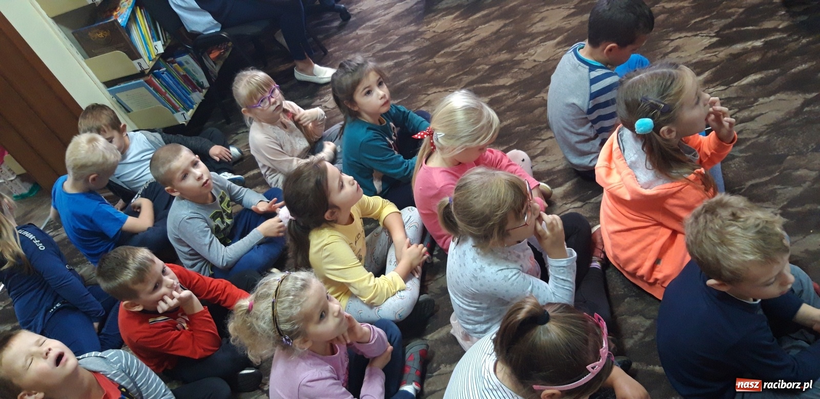 Zdjęcie w galerii na portalu naszraciborz.pl: Ogólnopolski Dzień Głośnego Czytania w rudzkiej bibliotece wiadomości z regionu