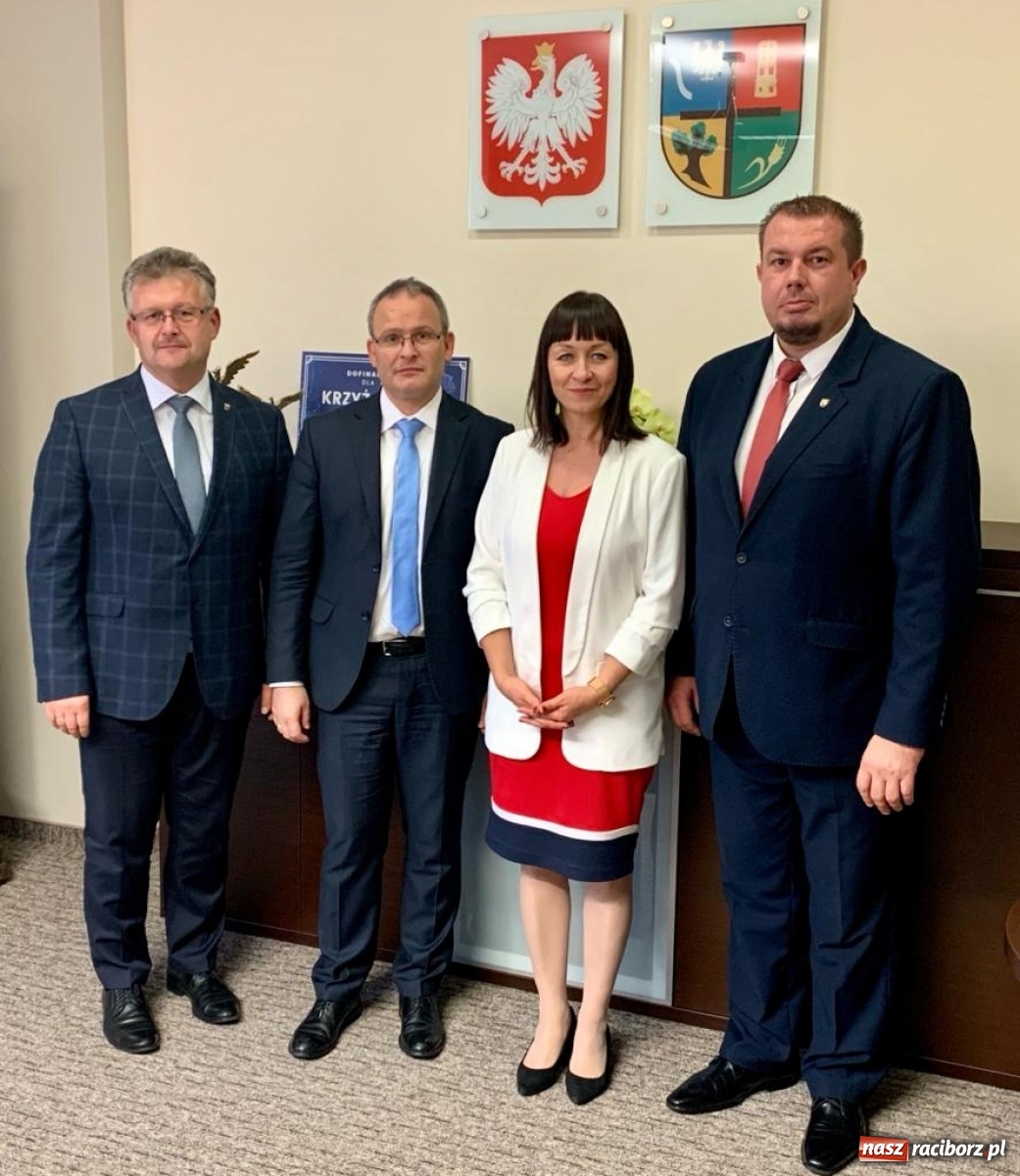 Zdjęcie w galerii na portalu naszraciborz.pl: Nowy ambulans dla stacji w Krzyżanowicach  wiadomości z regionu