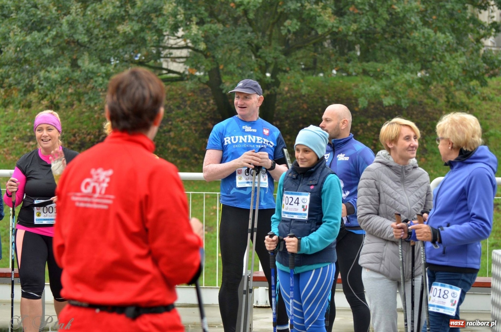 Zdjęcie w galerii na portalu naszraciborz.pl: Po zdrowie marsz! Tym razem w deszczu [FOTO] wiadomości z regionu