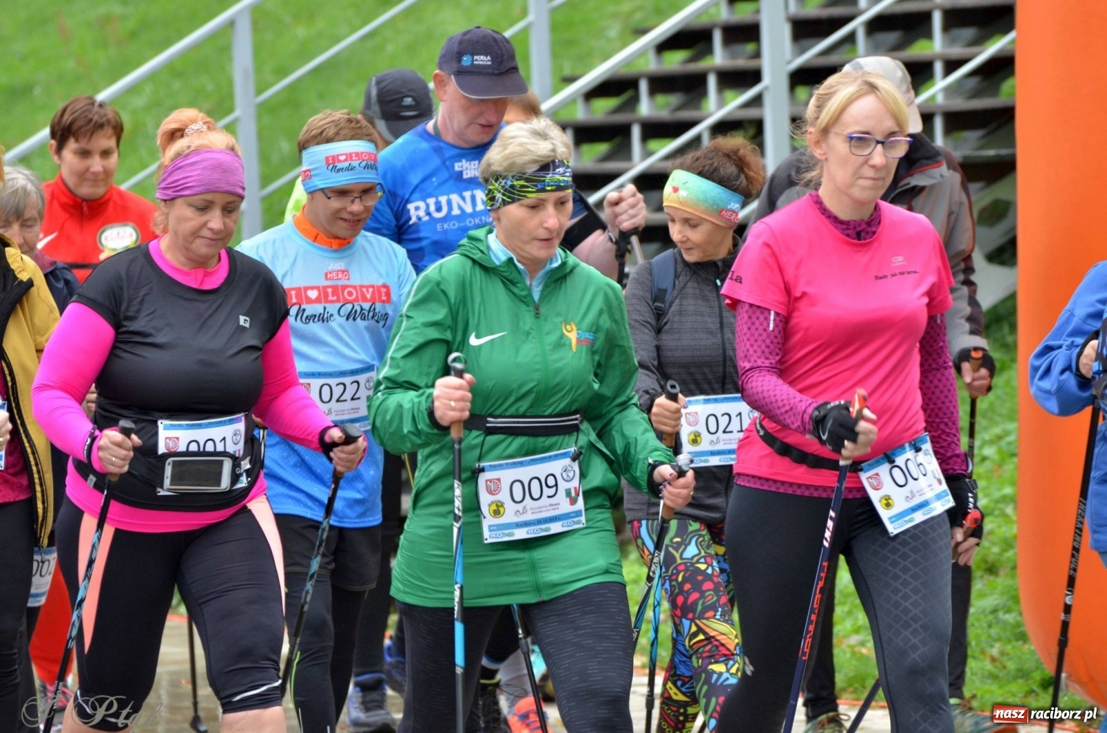 Zdjęcie w galerii na portalu naszraciborz.pl: Po zdrowie marsz! Tym razem w deszczu [FOTO] wiadomości z regionu