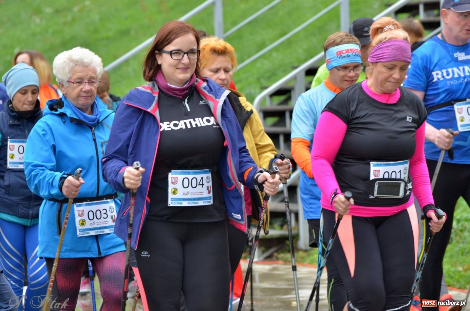 Zdjęcie w galerii na portalu naszraciborz.pl: Po zdrowie marsz! Tym razem w deszczu [FOTO] wiadomości z regionu