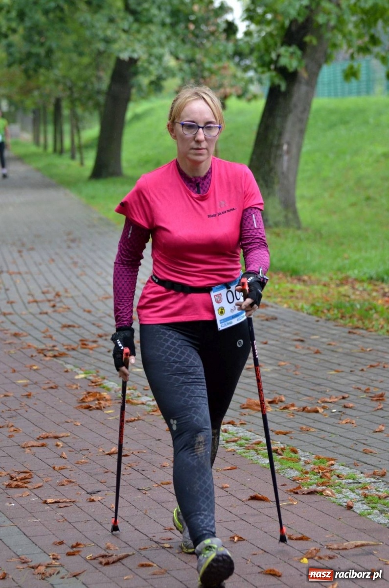 Zdjęcie w galerii na portalu naszraciborz.pl: Po zdrowie marsz! Tym razem w deszczu [FOTO] wiadomości z regionu