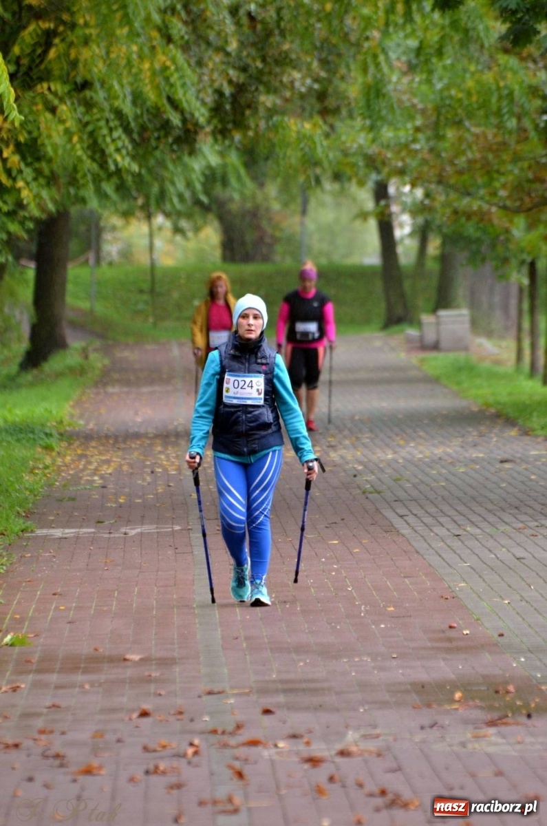 Zdjęcie w galerii na portalu naszraciborz.pl: Po zdrowie marsz! Tym razem w deszczu [FOTO] wiadomości z regionu
